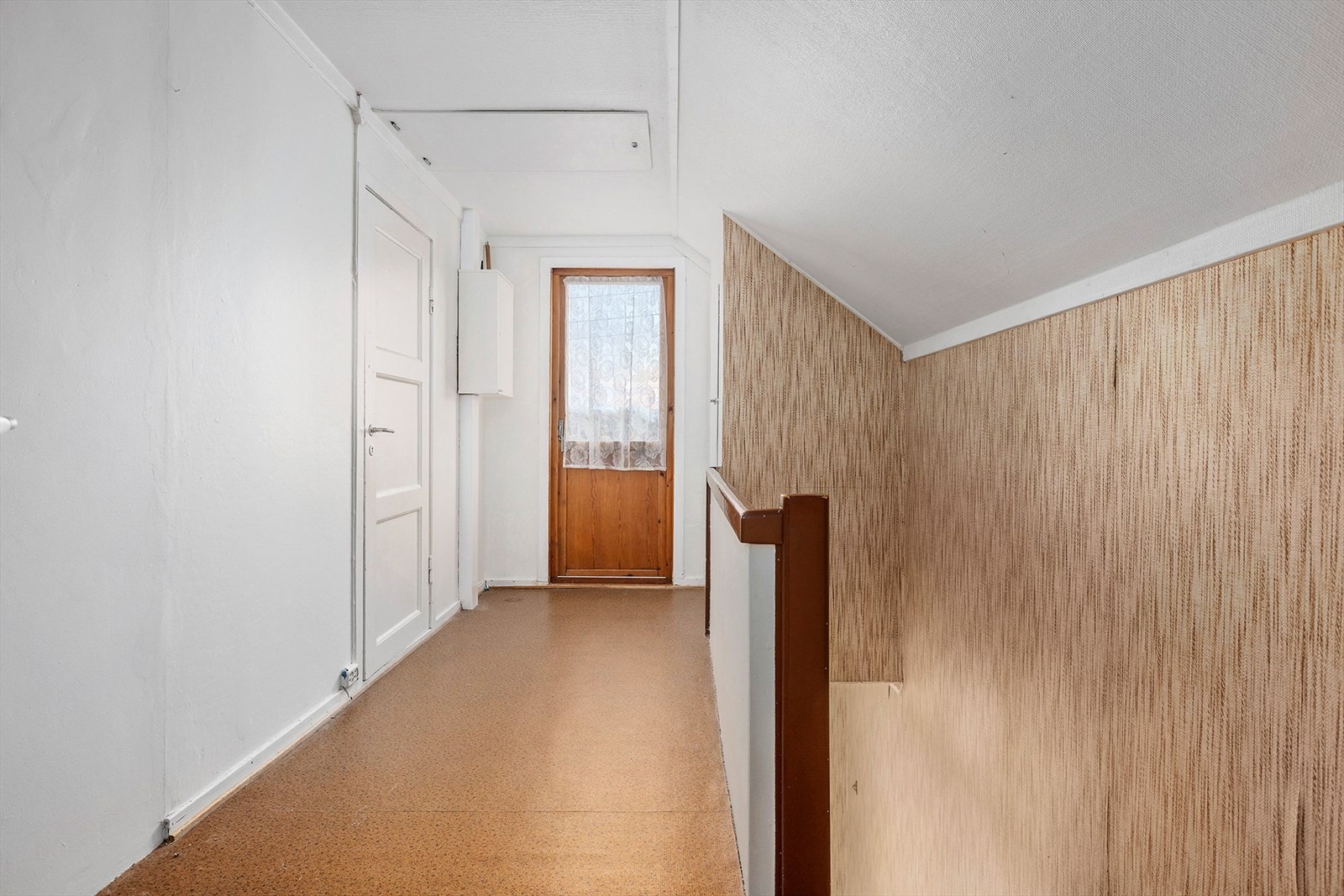 Gang i loftsetasje Galleribilde