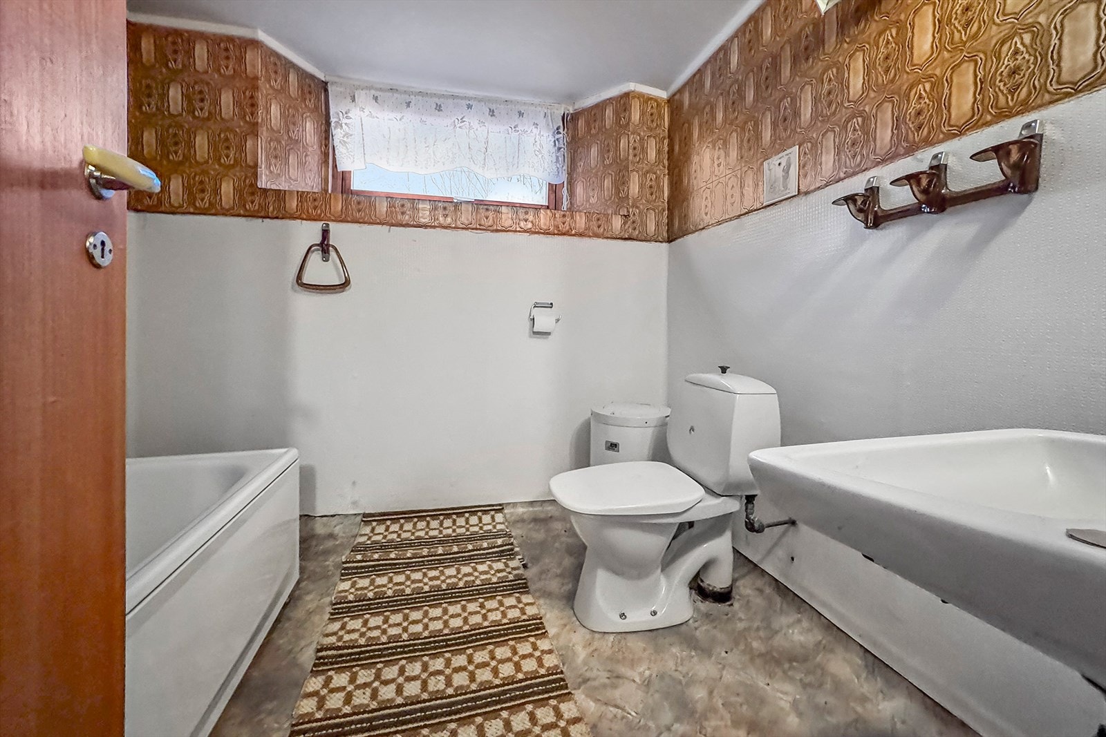 Eldre bad i kjeller som trenger totalrenovering Galleribilde