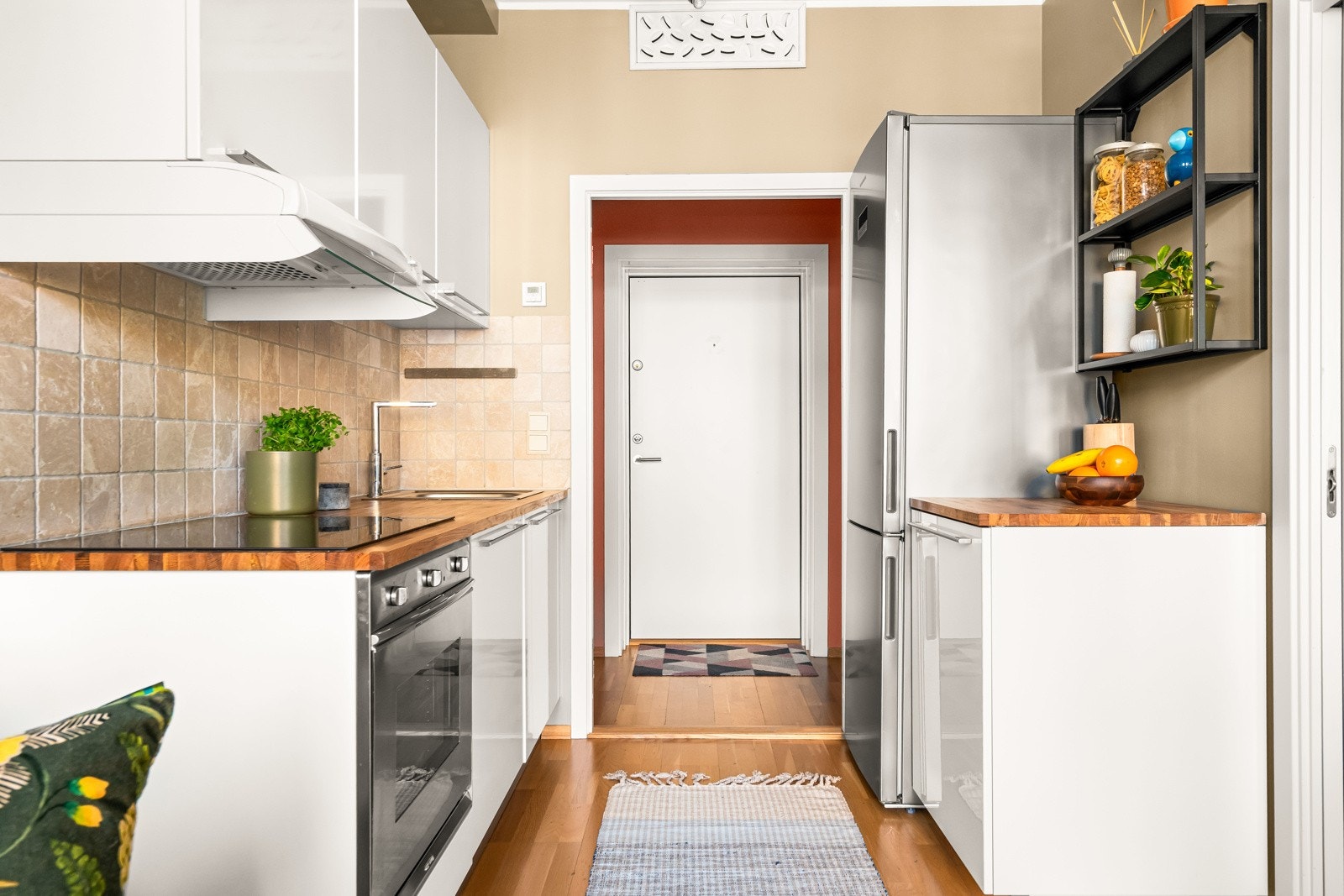 God med oppbevaringsplass i skuffer og skap. Galleribilde