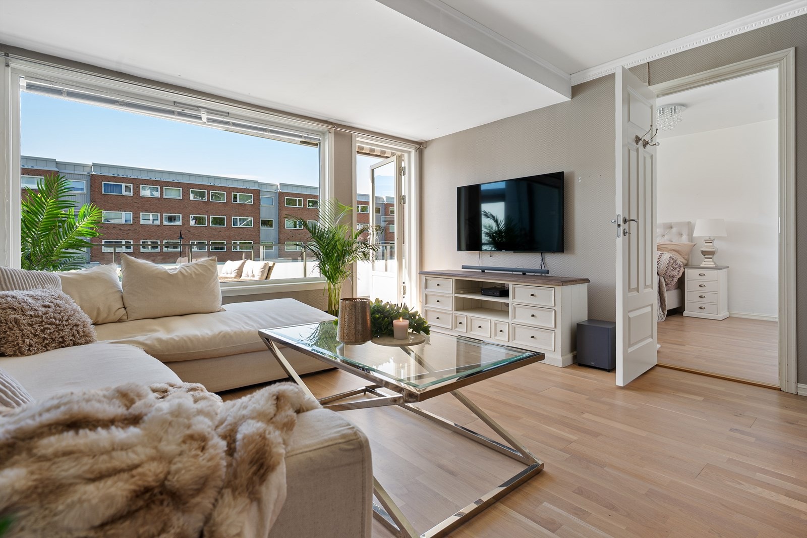 Fra stuen er det adkomst til soverommet. Galleribilde