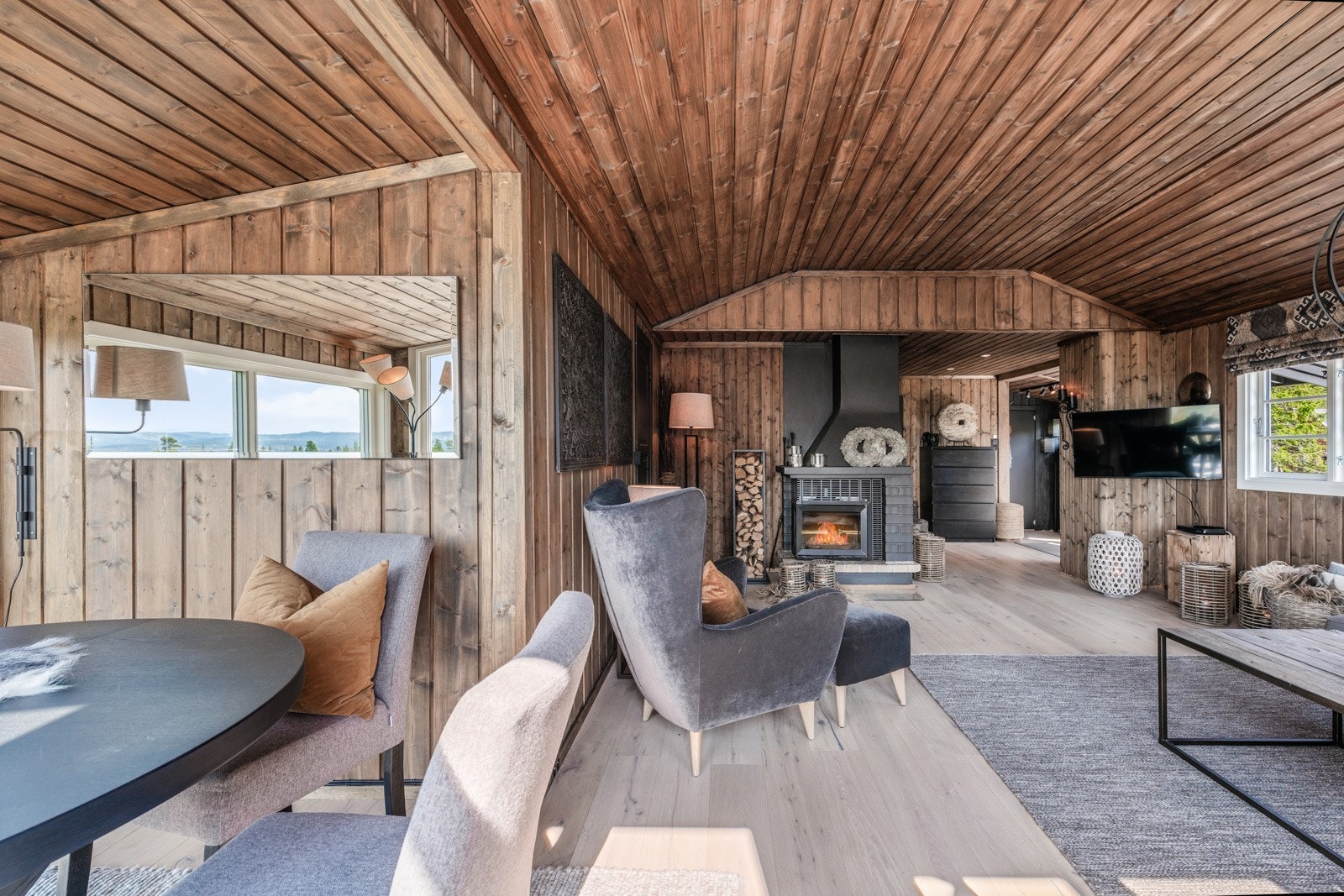 Deler av spisestuen og stuen Galleribilde