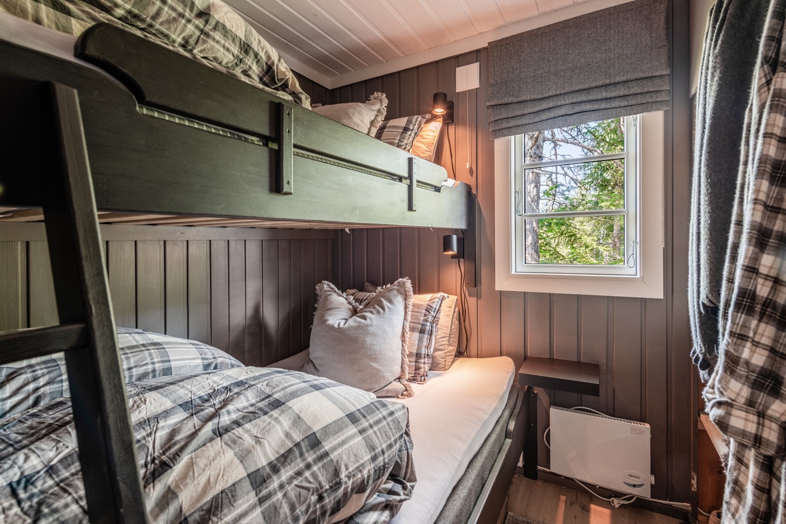 Soverom 2 med køyeseng og skapplass Galleribilde