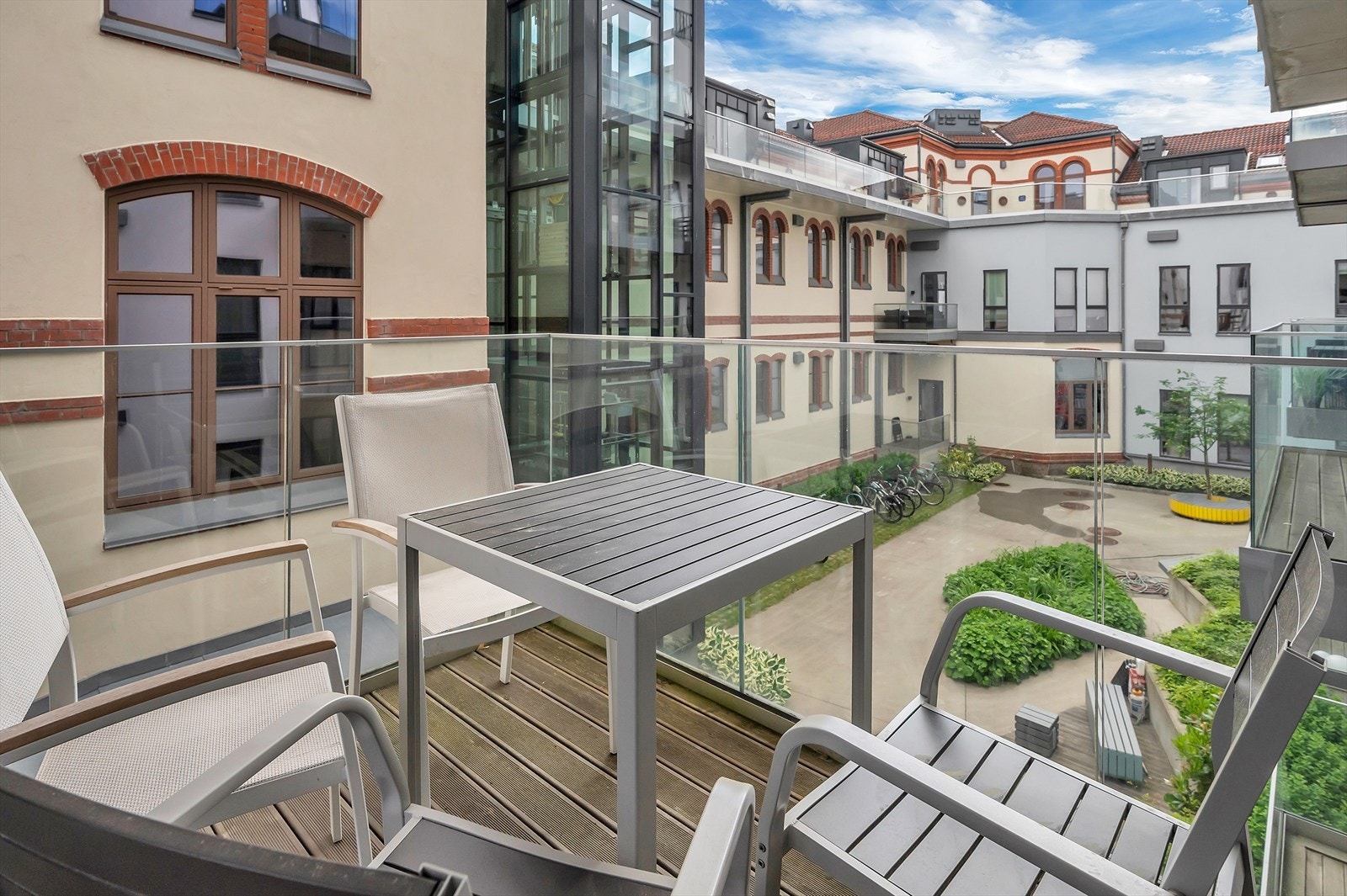 Balkong på ca. 7 kvm. Galleribilde