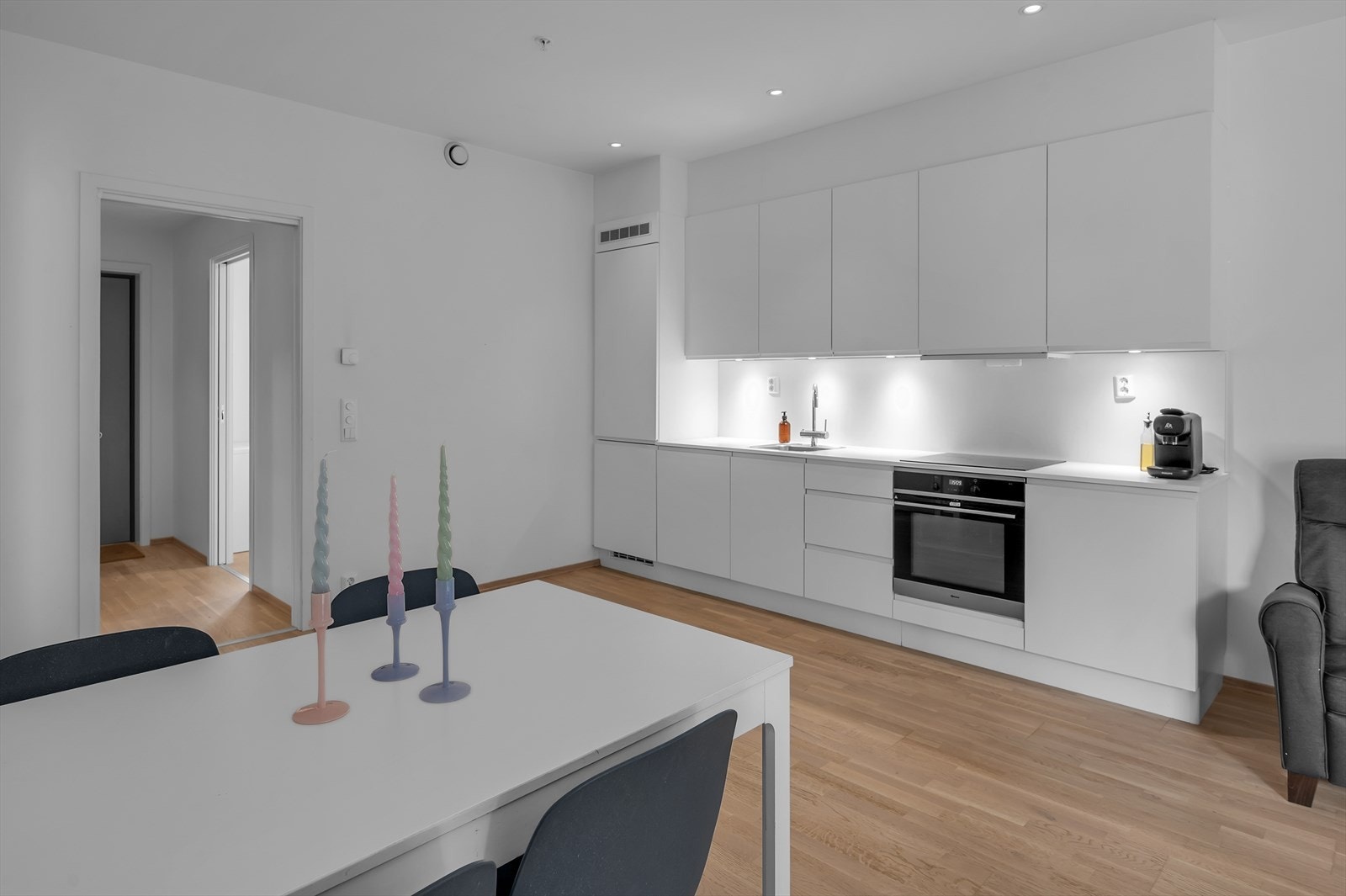 Tidløs kjøkken innredning fra Strai kjøkken Galleribilde