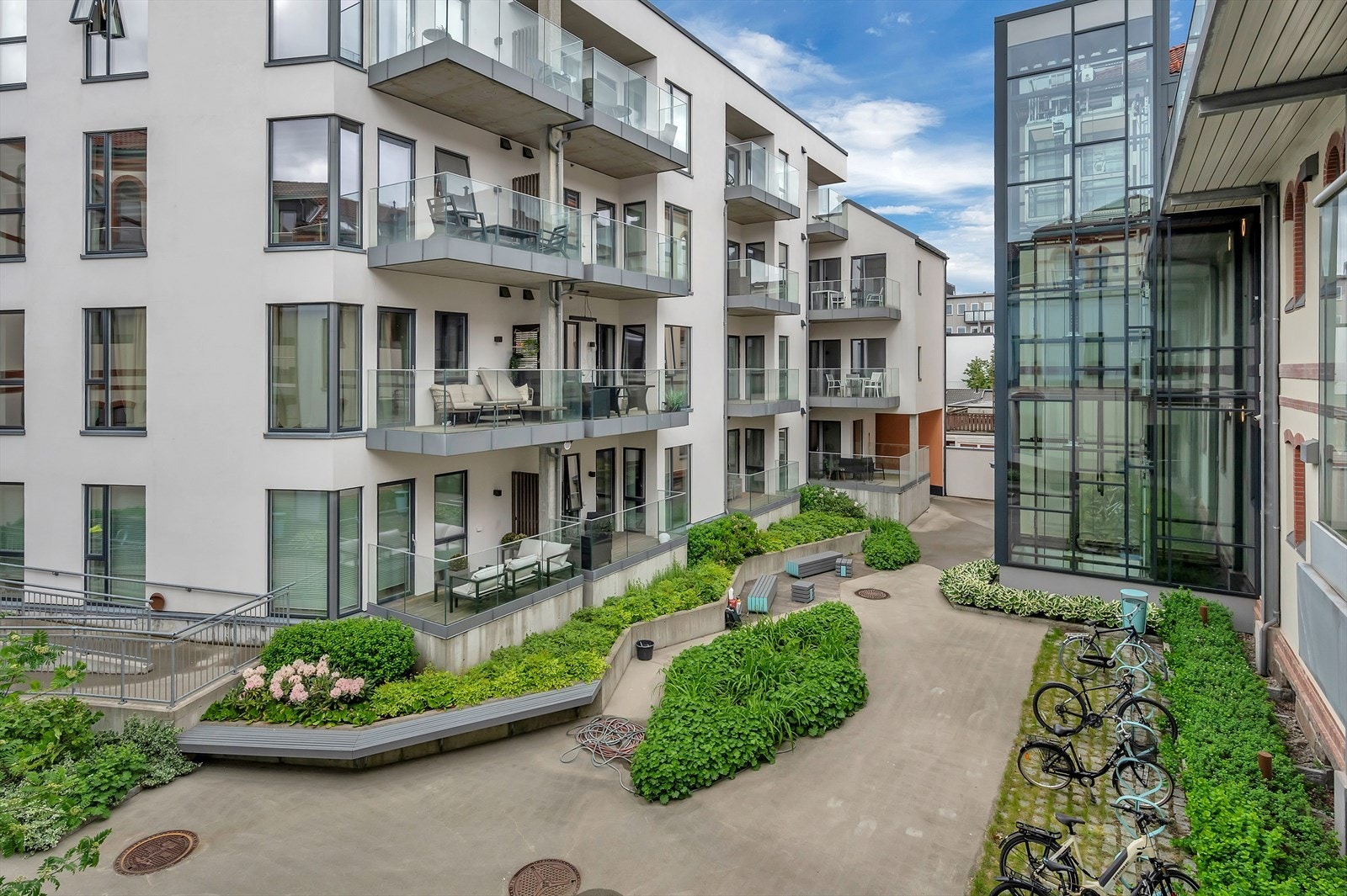 Felles bakgård Galleribilde