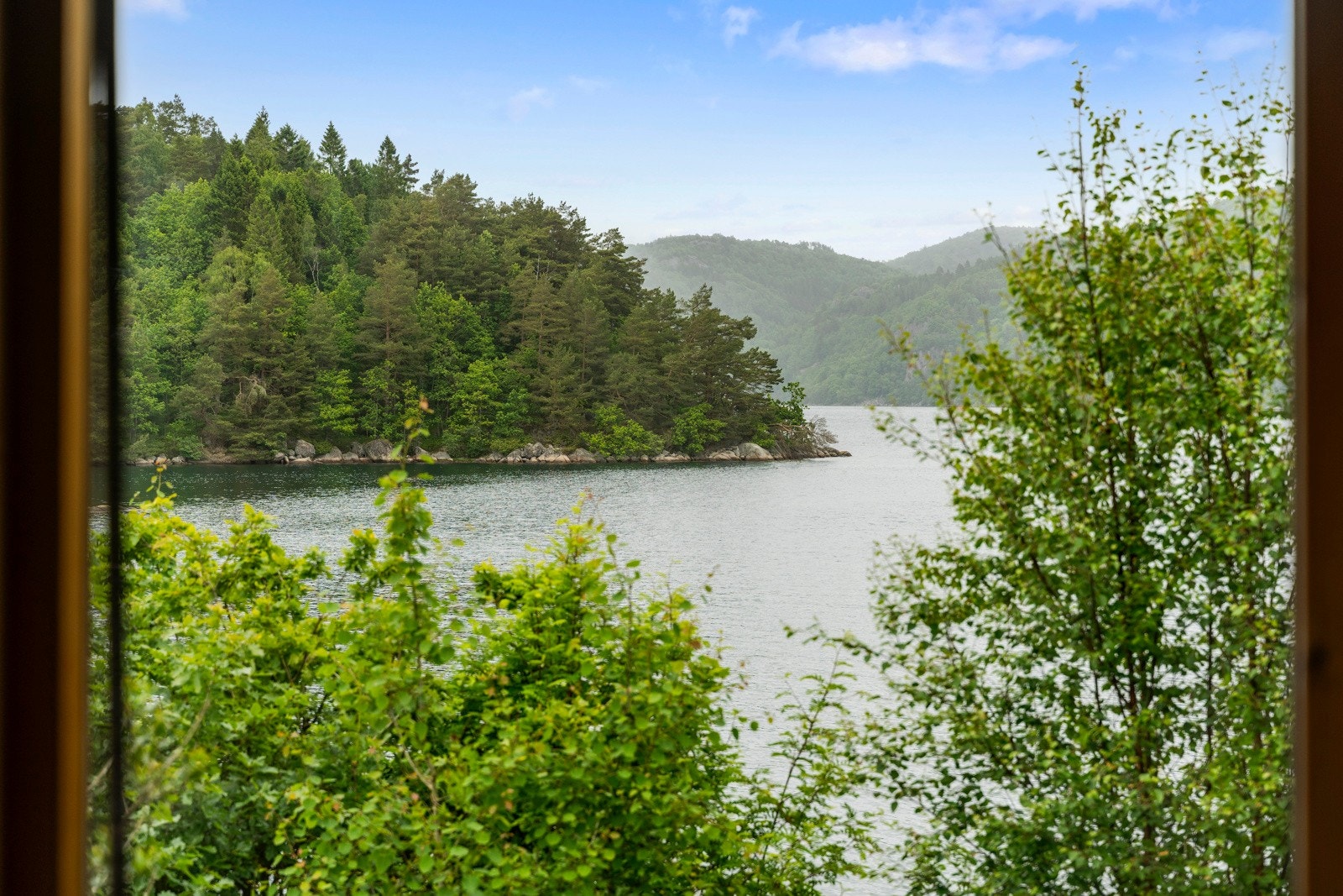 Nydelig utsikt mot Lenesfjorden. Galleribilde