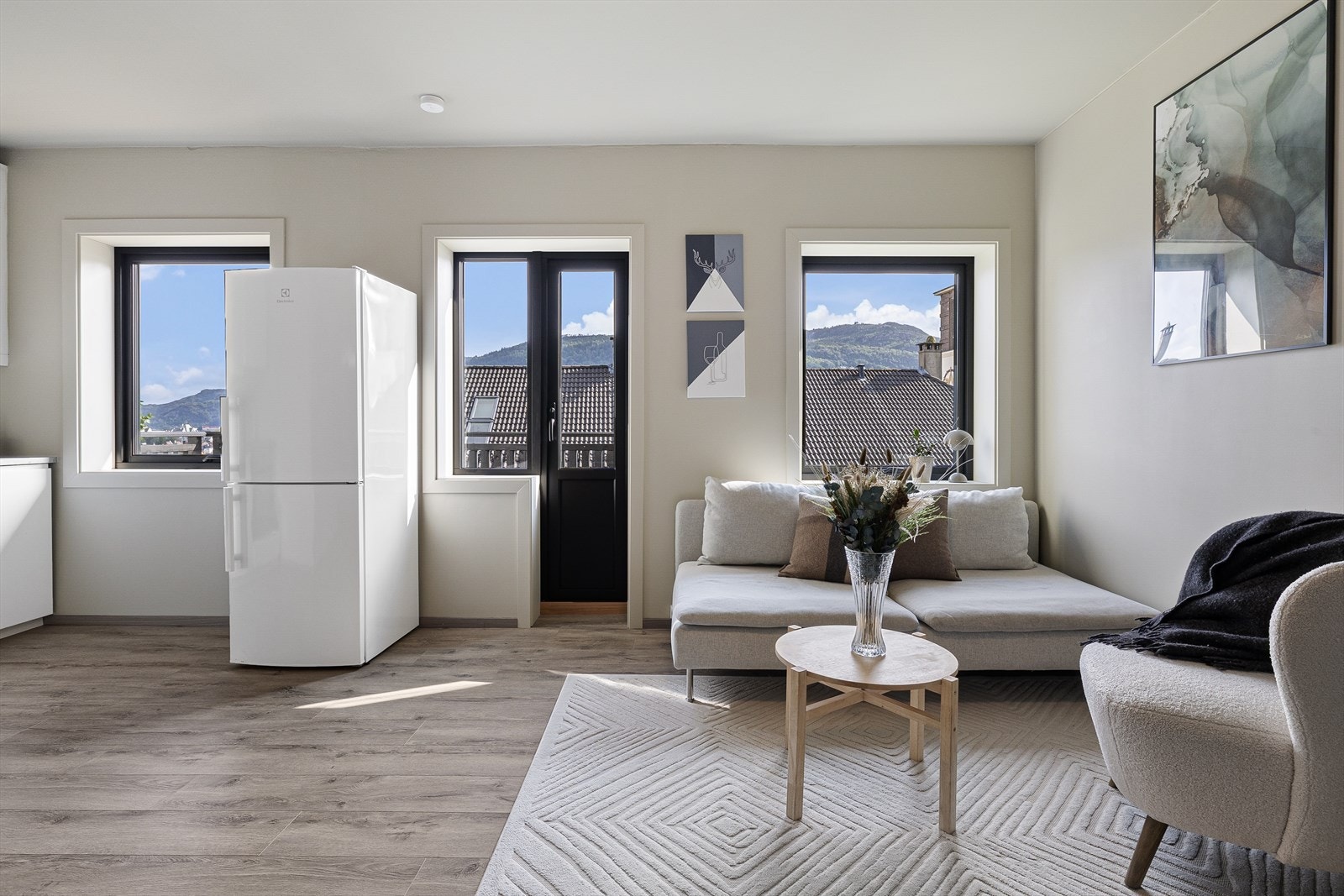 Leiligheten er malt i lyse farger og har en god standard. Galleribilde