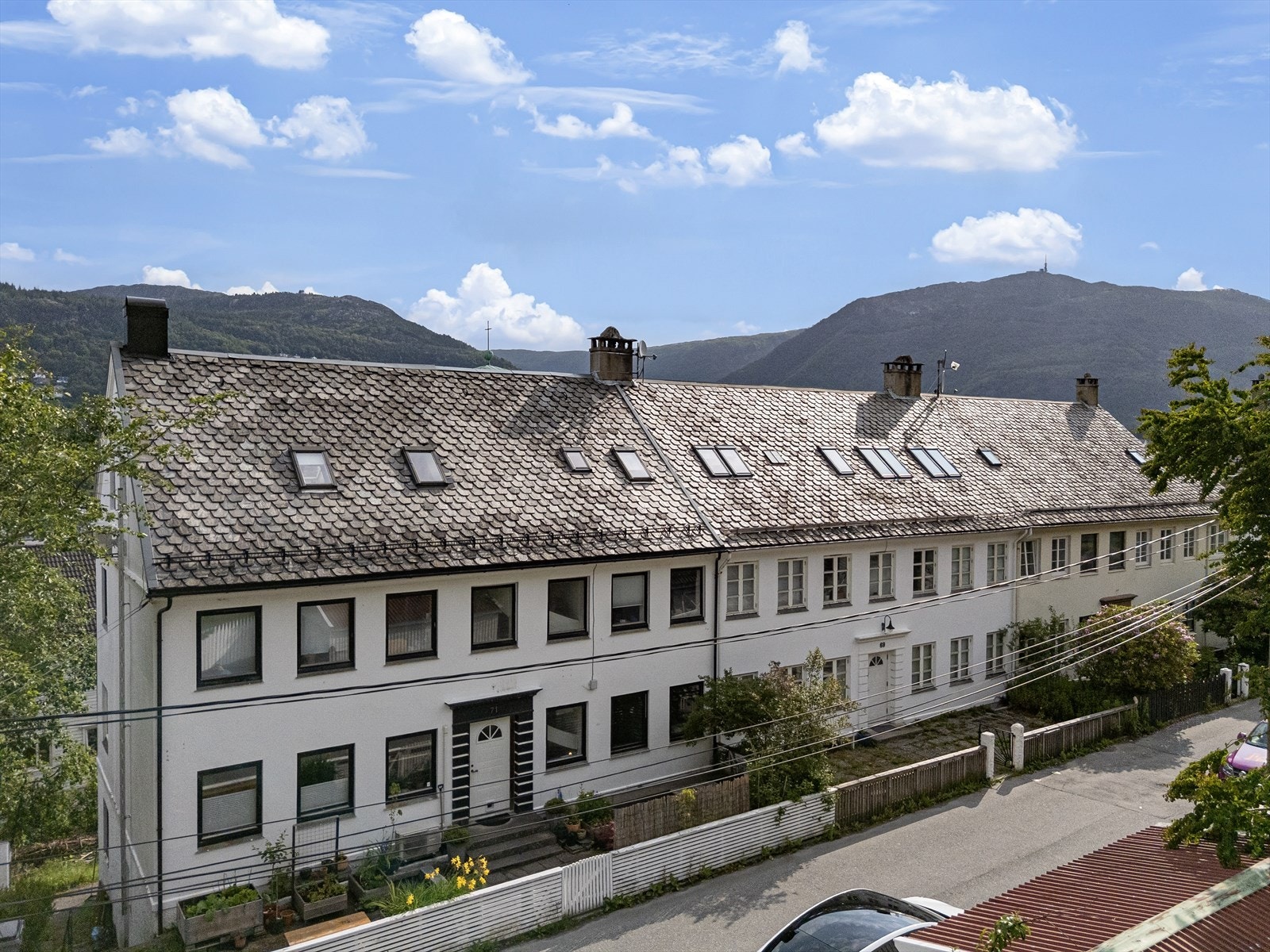 Leiligheten ligger meget sentralt og attraktivt til like over Damsgårdssundet. Her har man gangavstand til alt man trenger av servicetilbud Galleribilde