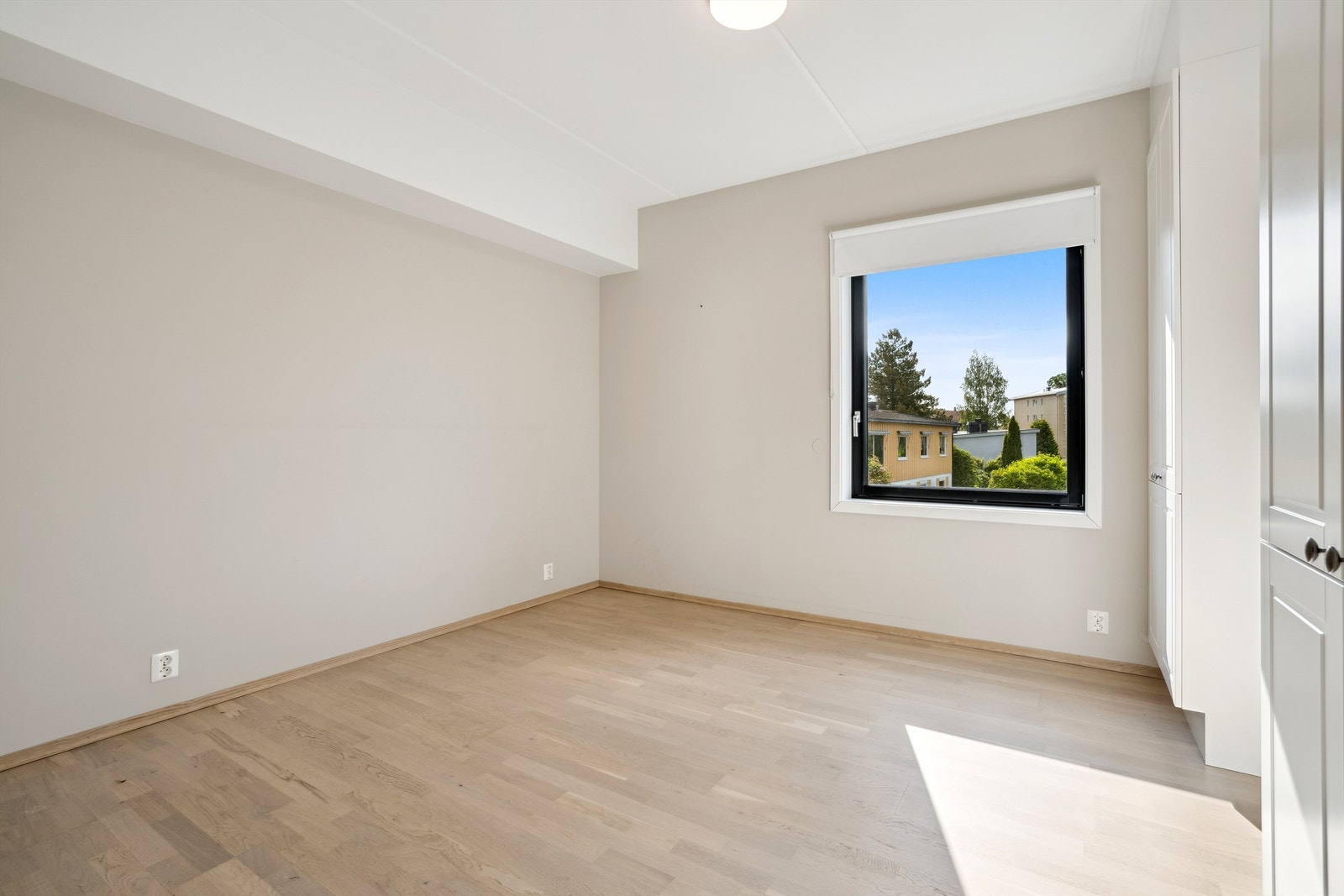 Hovedsoverom er av god størrelse, med vindu vendt mot øst. Galleribilde