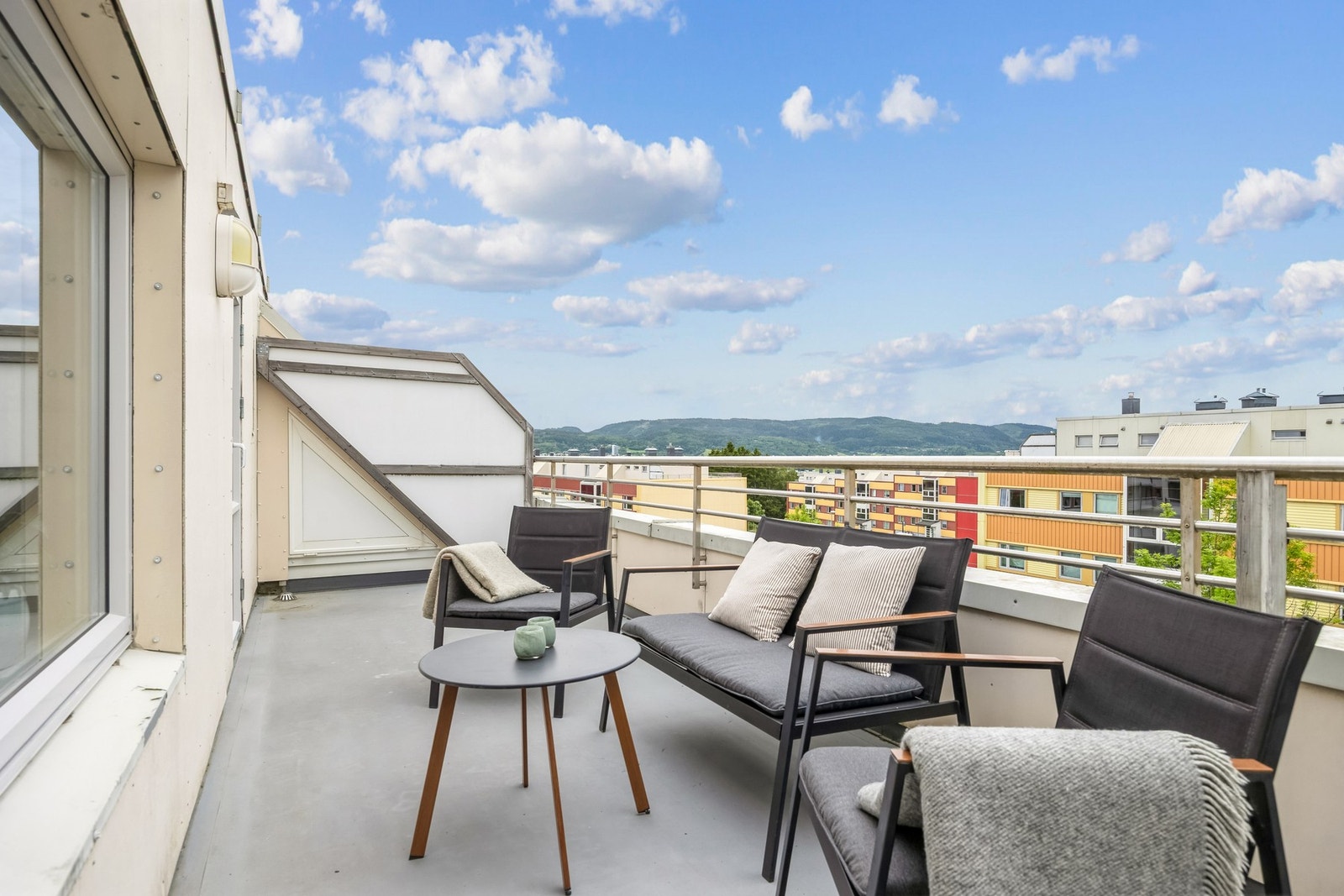 Romslig takterrasse på hele 15 kvm - et perfekt uterom! Galleribilde