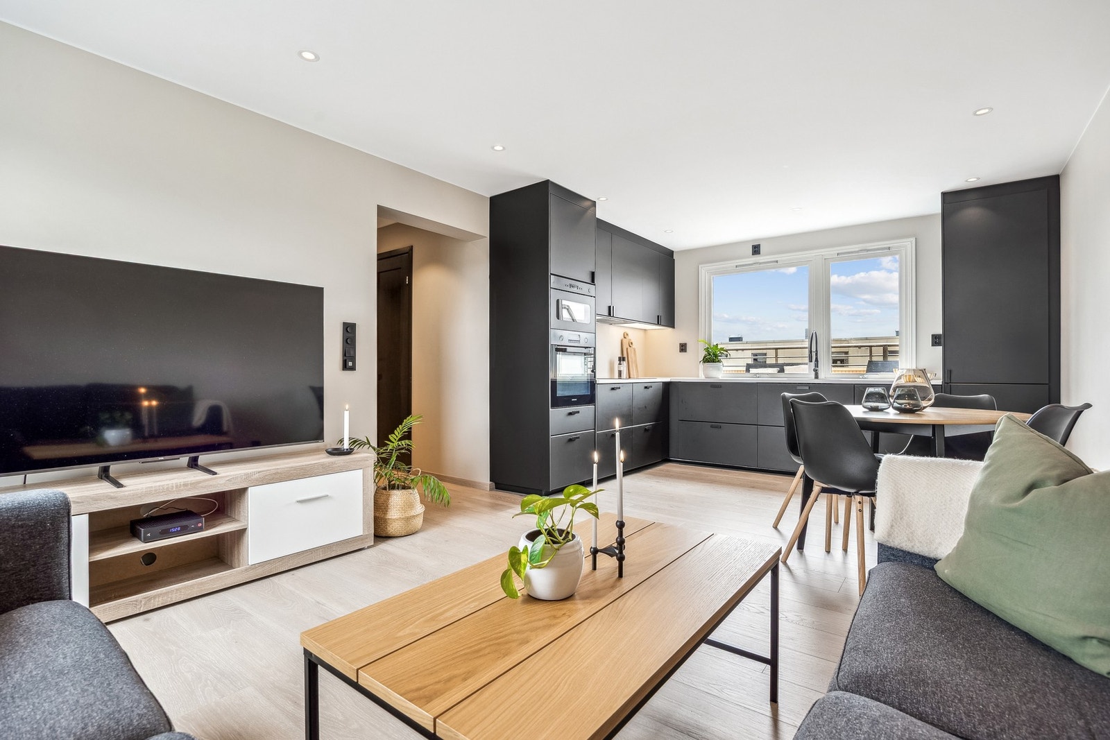 Waldemar Aunes veg 6D presenteres av EIE eiendomsmegling ved Amrinder Singh. Galleribilde