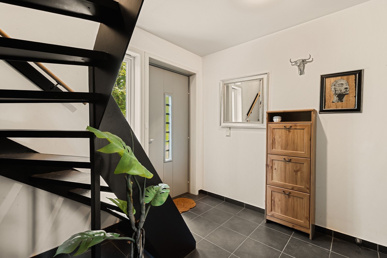 Begge leilighetene i huset har felles inngang. Galleribilde