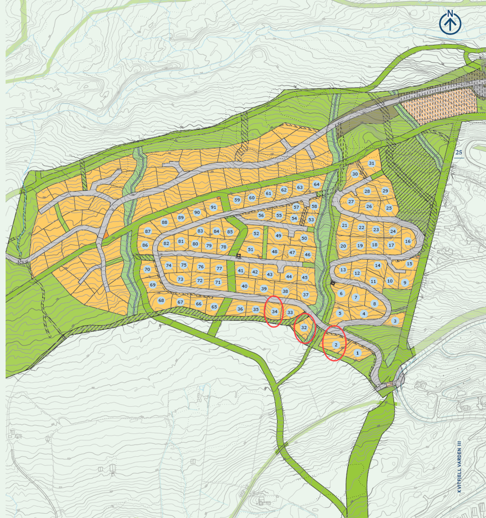 Tomt 2, 32 og 34 markert. Grønne linjer er skitraseèr Galleribilde