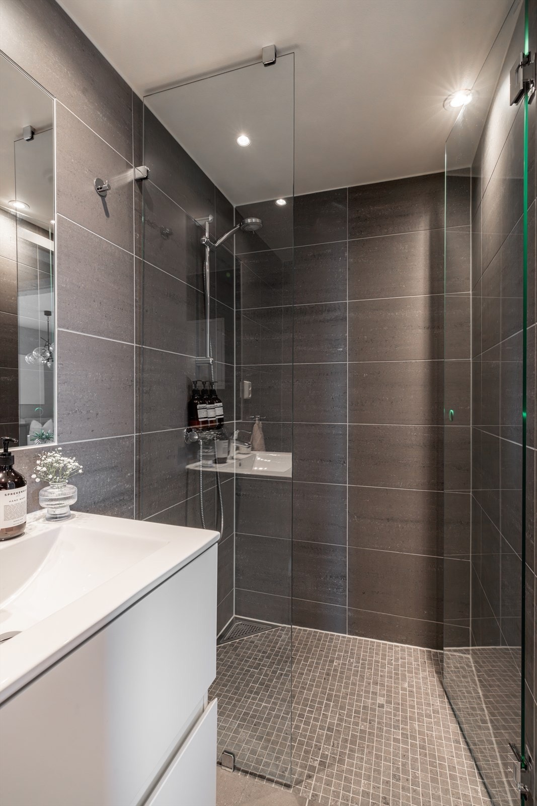 Pent flislagt bad. Galleribilde