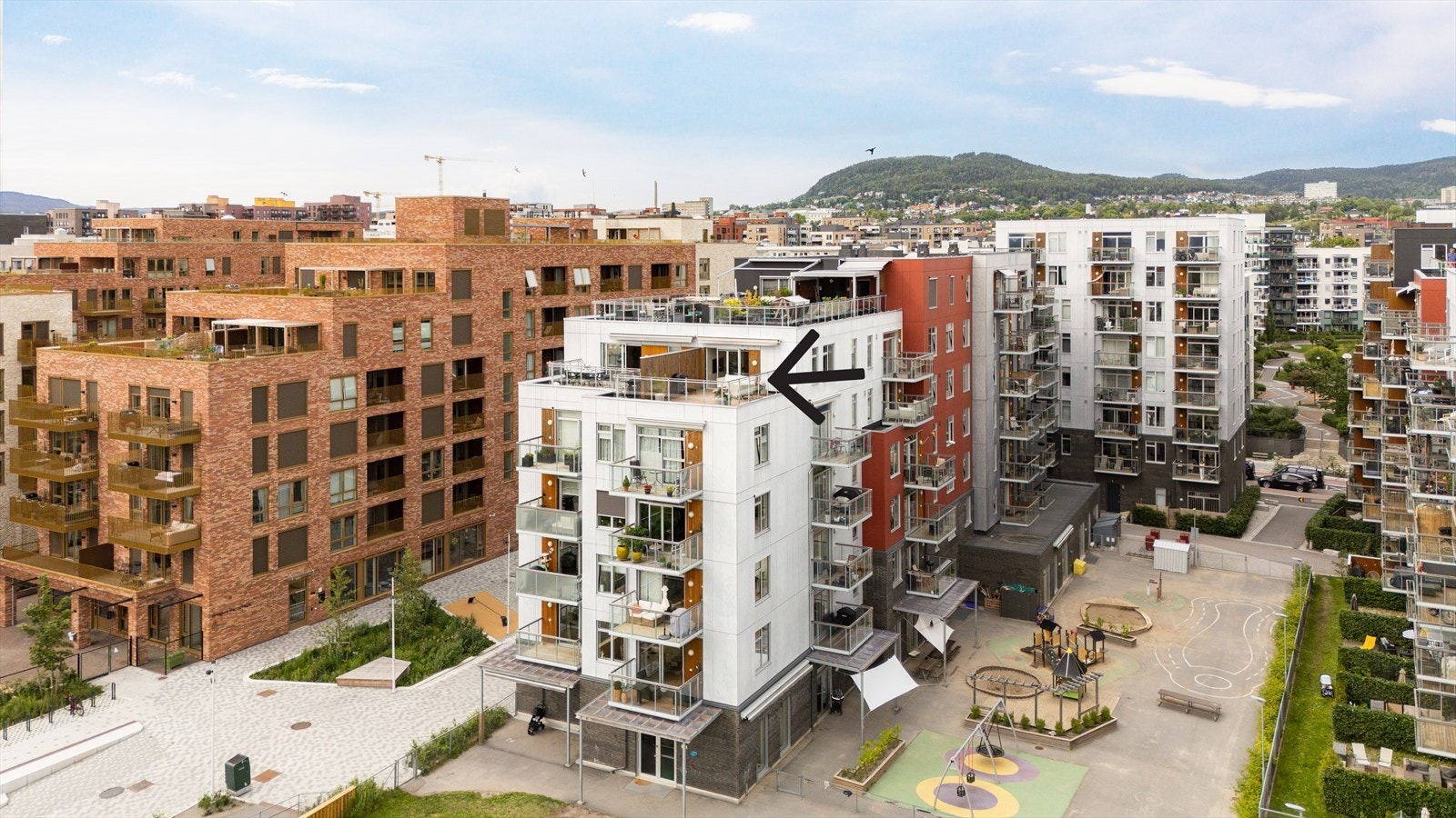 Usjenert beliggenhet i front mot syd med minimalt med innsyn. Galleribilde