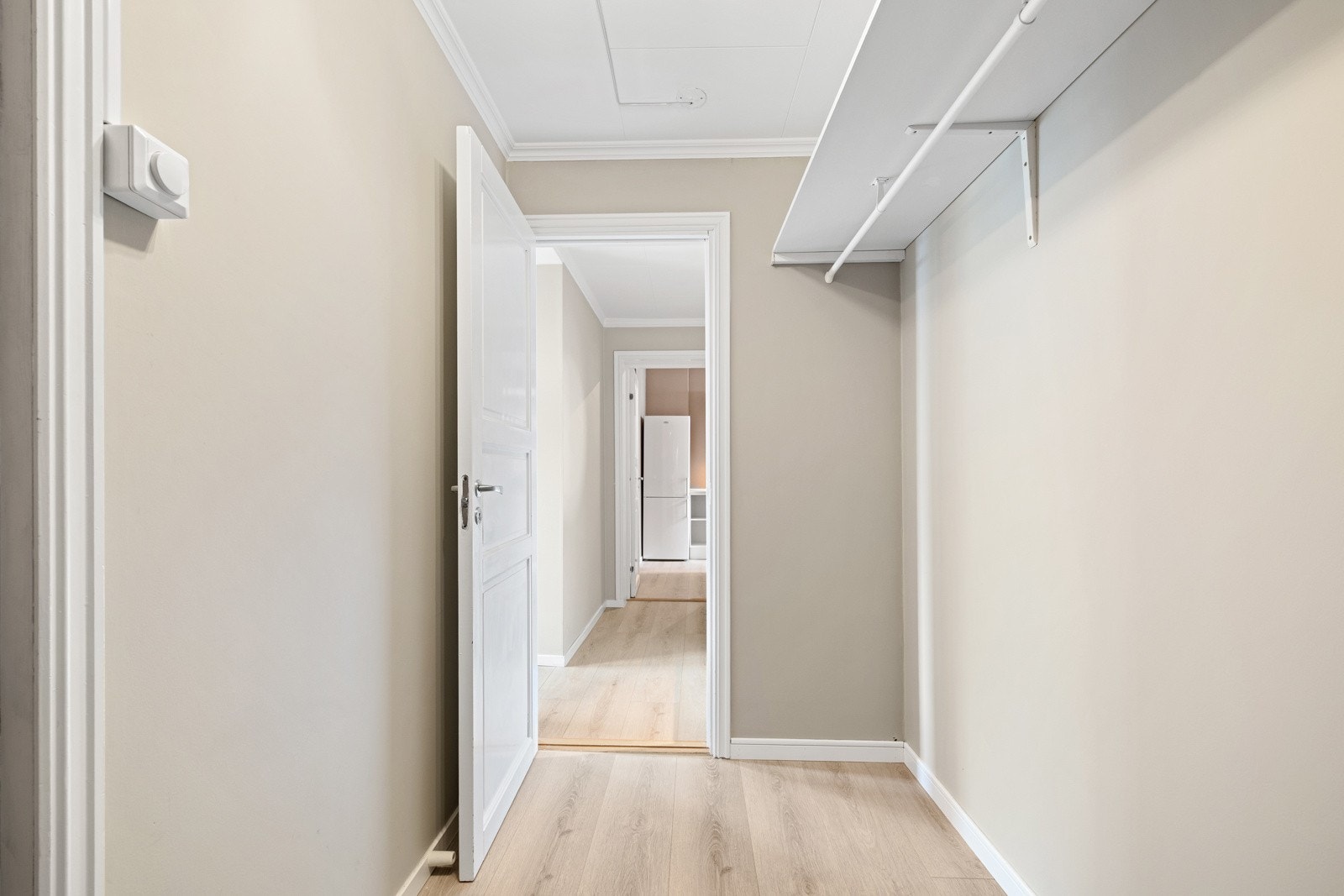 I det du kommer inn døren blir du møtt av en lys og romslig entré. Galleribilde