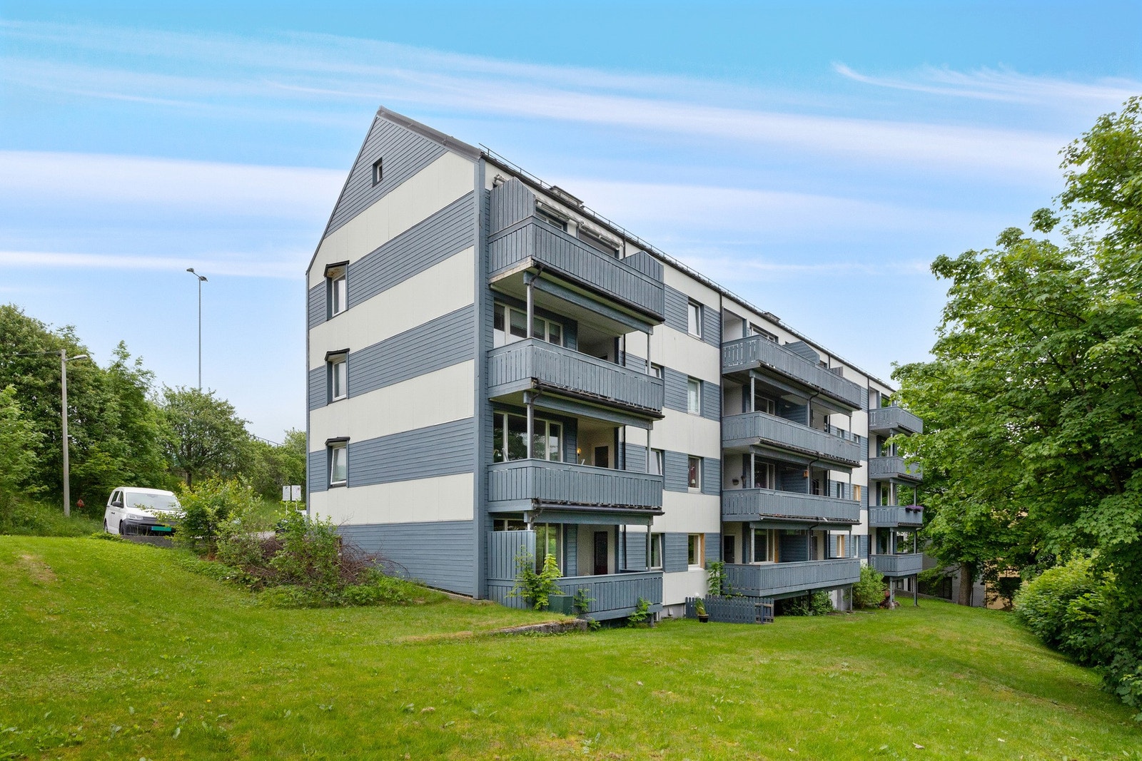 Solid bygg med oppgraderinger - her bor du trygt og sentralt. Galleribilde