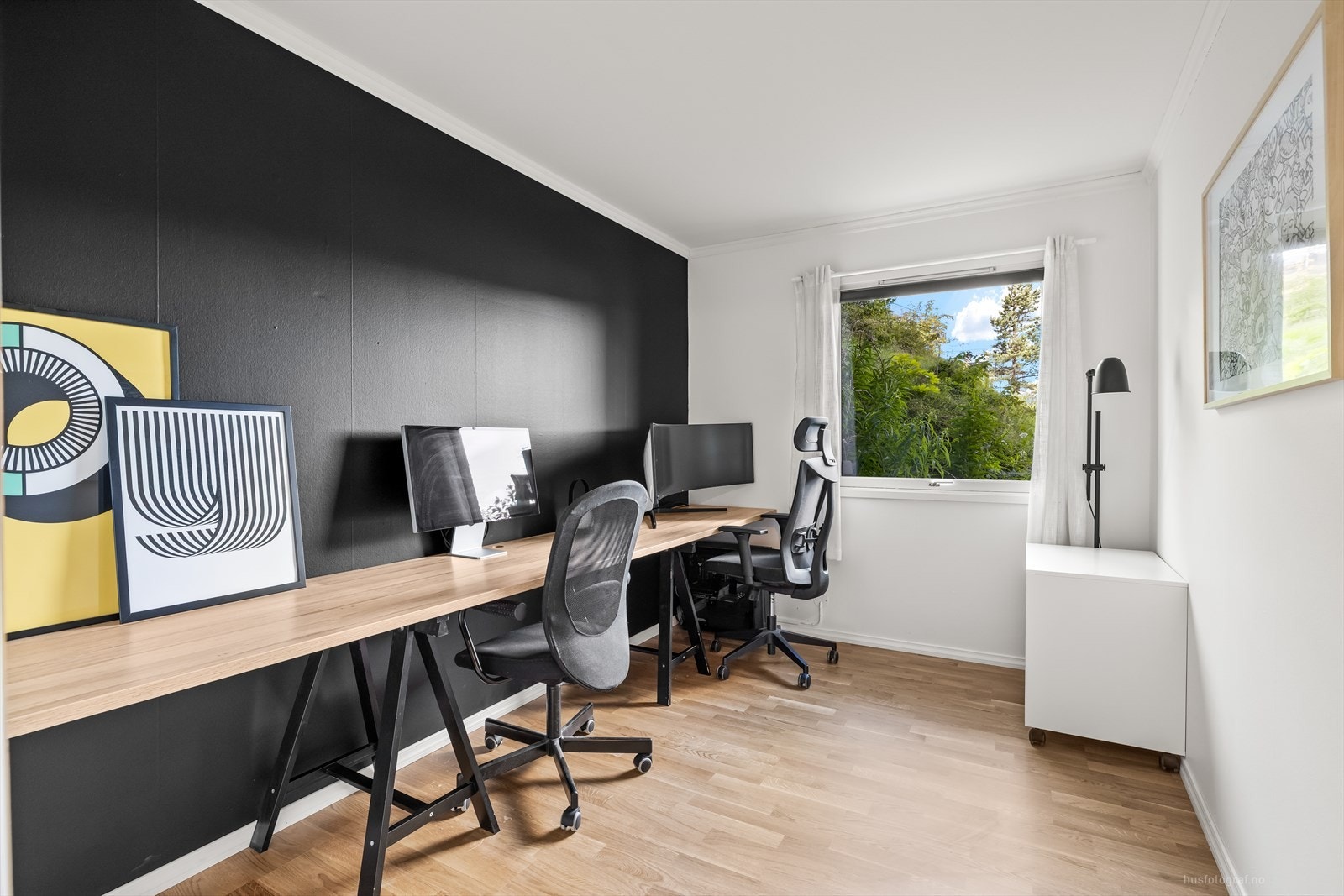 Soverommene har gode lysforhold, smarte oppbevaringsløsninger, god plass til seng og utstråler en behagelig atmosfære for avslapning og hvile. Galleribilde