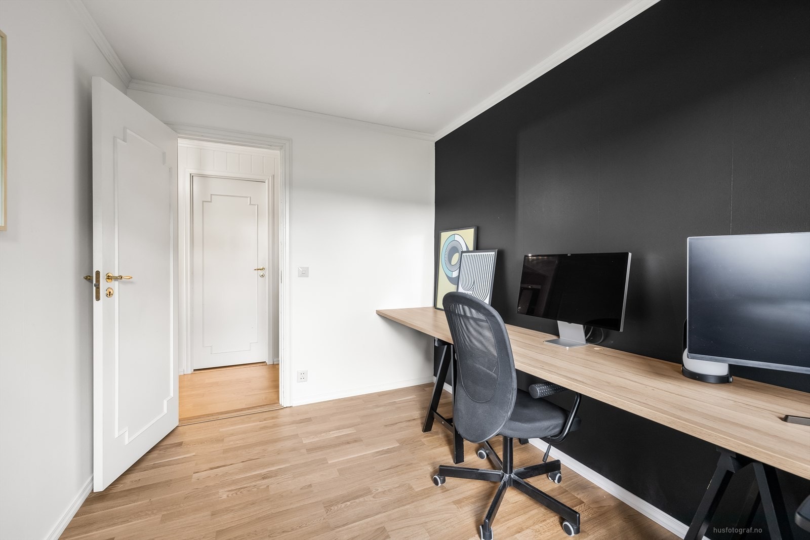 Soverom 3 er i dag innredet som kontor, et perfekt rom for hjemmekontor. Galleribilde