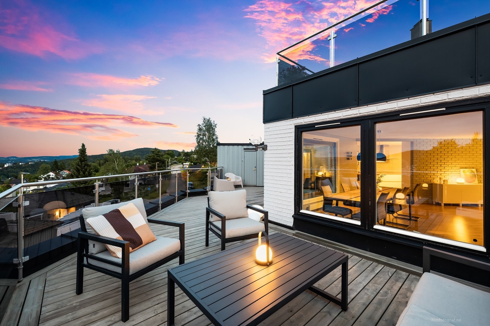 Fantastisk kveldsstemning og utsikt på terrassen! Galleribilde