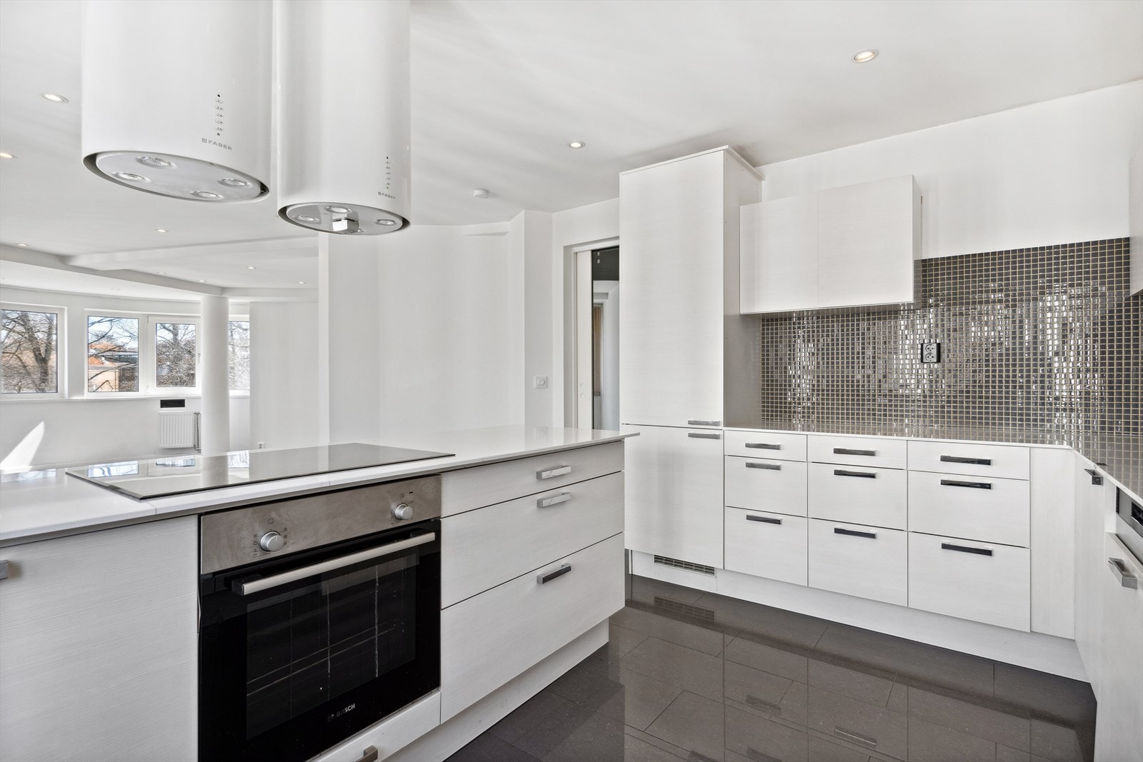 Moderne og lekkert kjøkken fra Sigdal - Benkeplate i Kvartskompositt fra Askim Stein Galleribilde