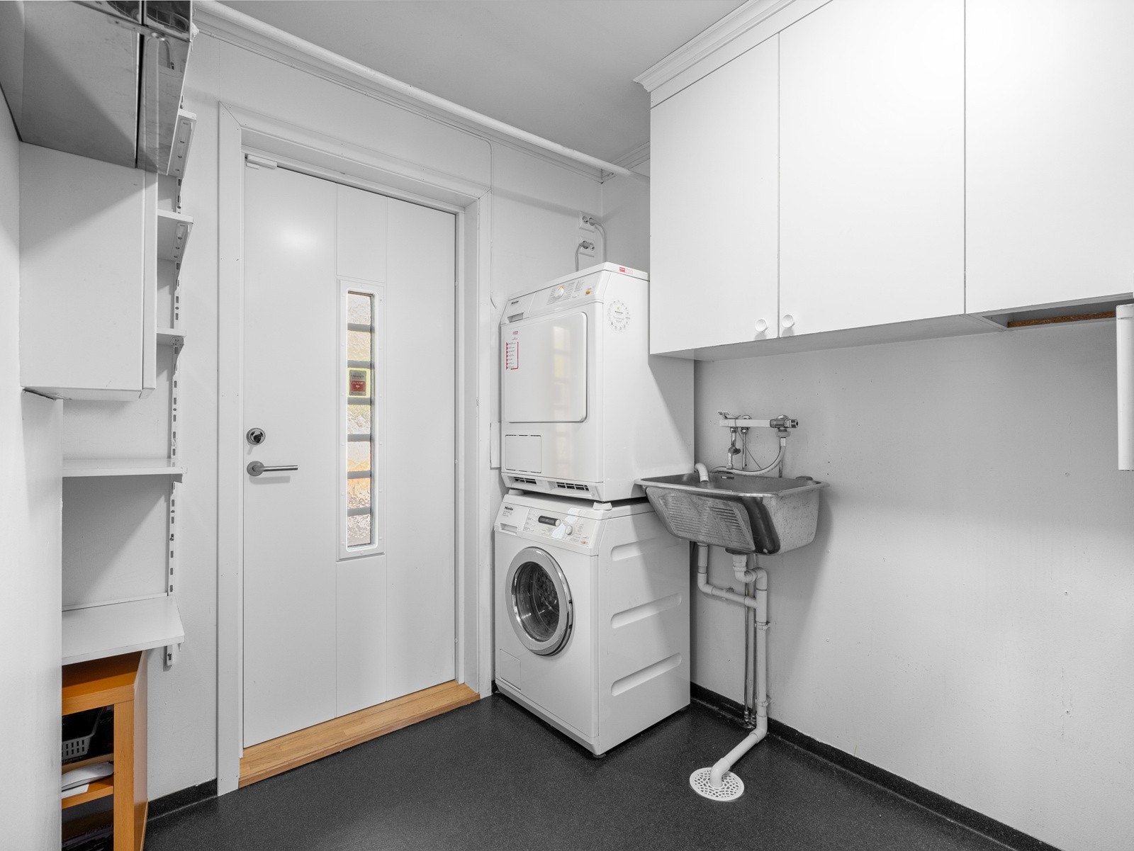Vaskerom/bi-inngang Galleribilde