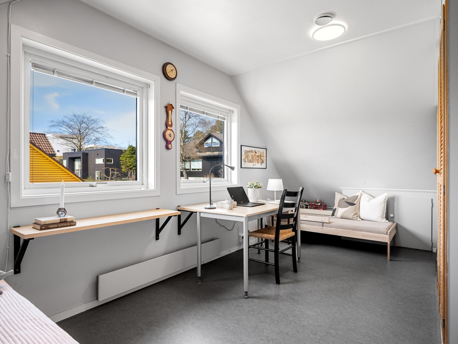 Dette rommet kan deles i to rom om ny eier trenger flere soverom Galleribilde