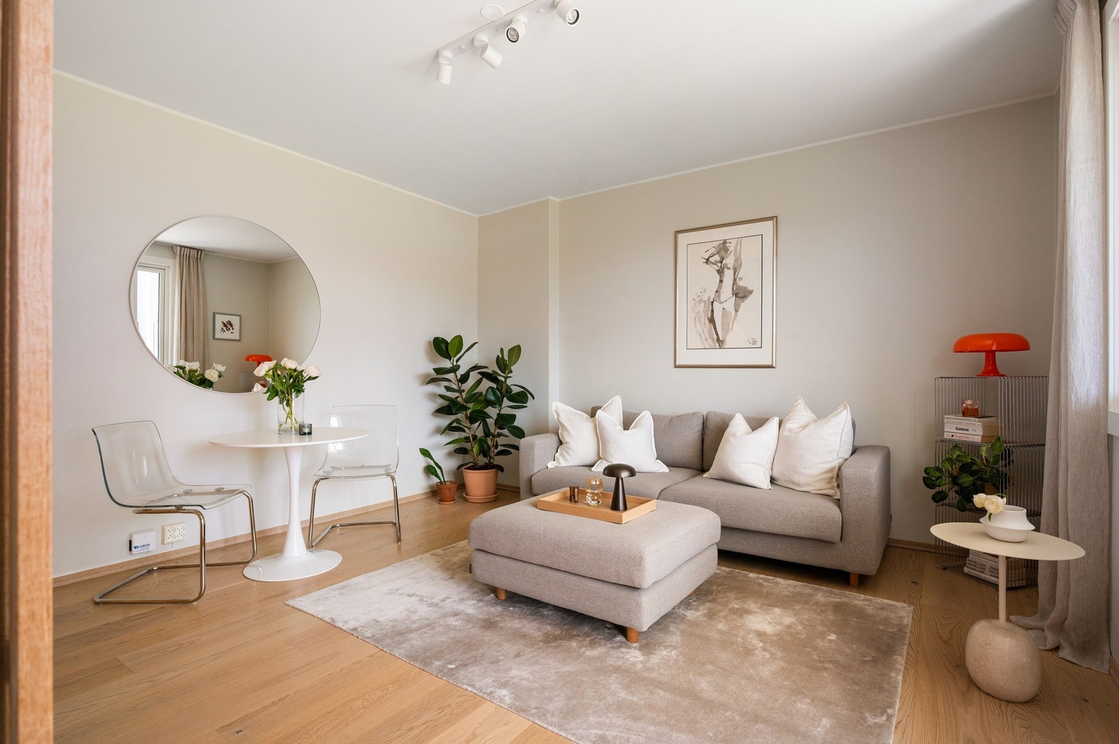 I stuen er det også plass til et spisebord om ønskelig. Galleribilde