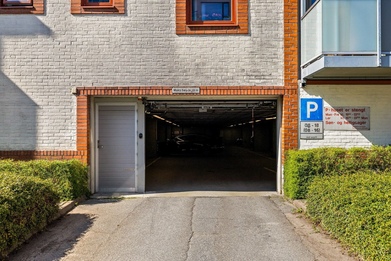 Garasjeinnkjøringen. Galleribilde