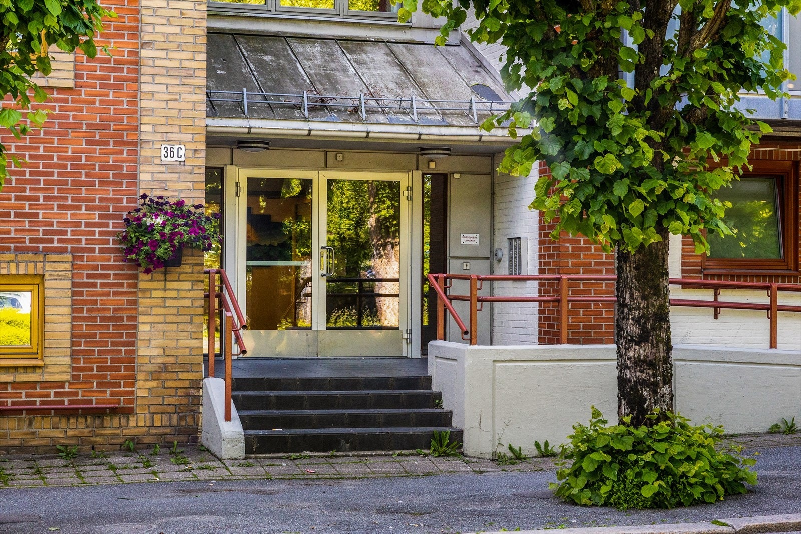 Velkommen inn til den flotte leiligheten i Sandefjord sentrum! Ta heisen opp i 3 etasje. Galleribilde