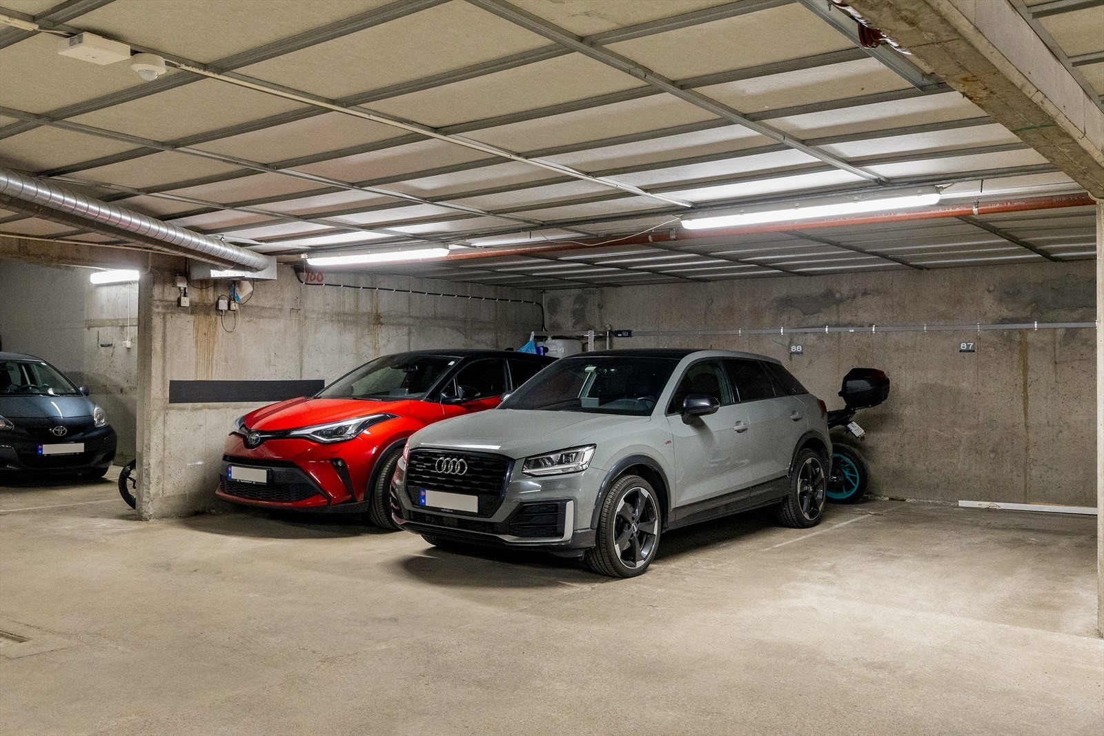 Supert med egen garasjeplass i parkeringskjeller. Galleribilde
