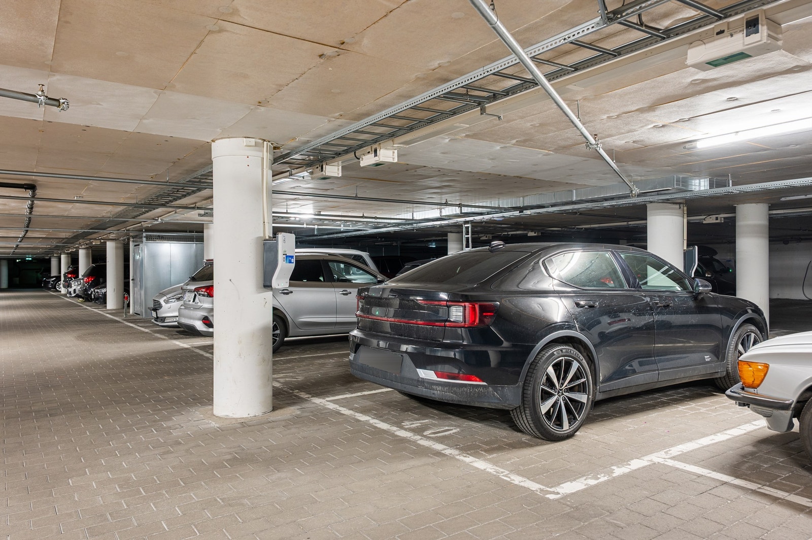 Det er muligheter for å kjøpe garasjeplass i felles parkeringsanlegg til kr XXX Galleribilde