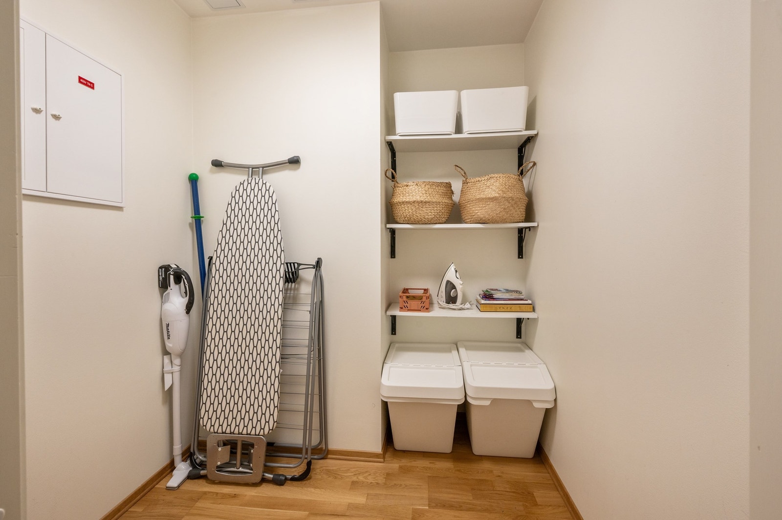 Ved entréen er det også en romslig, innvendig bod med god plass til oppbevaring. Galleribilde