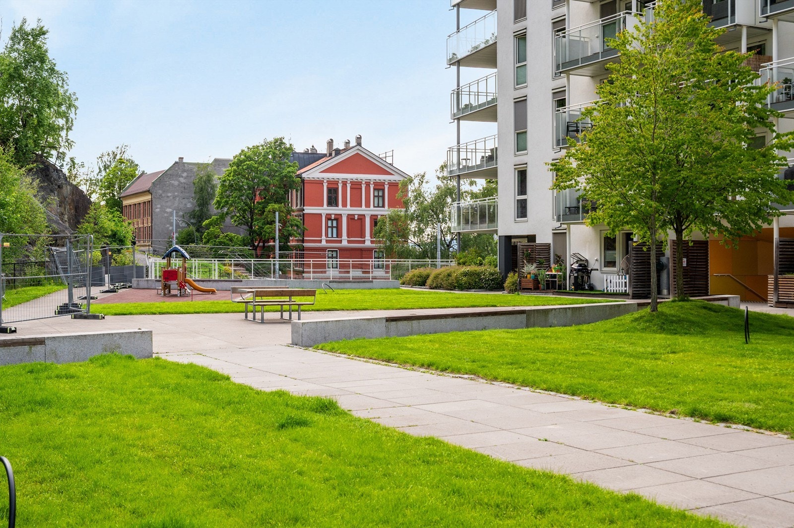 Sameiet har vedtatt oppgradering av fellesarealer og bakgård. Arbeidene vil pågå i sommeren 2025. Galleribilde