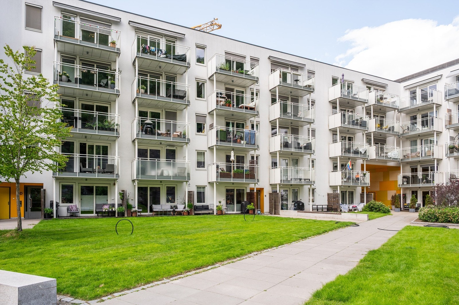 Leiligheten ligger i et rolig område ved foten av Ekeberg: Her bor man i stille omgivelser samtidig som det er kort avstand til byens fasiliteter. Galleribilde