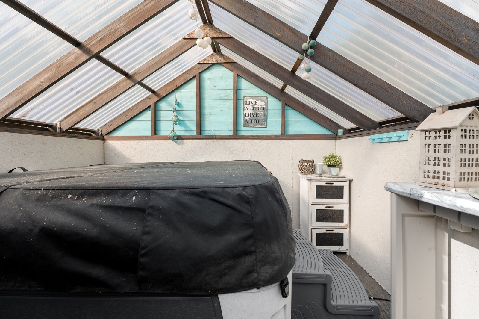 Bod med spabad. Galleribilde