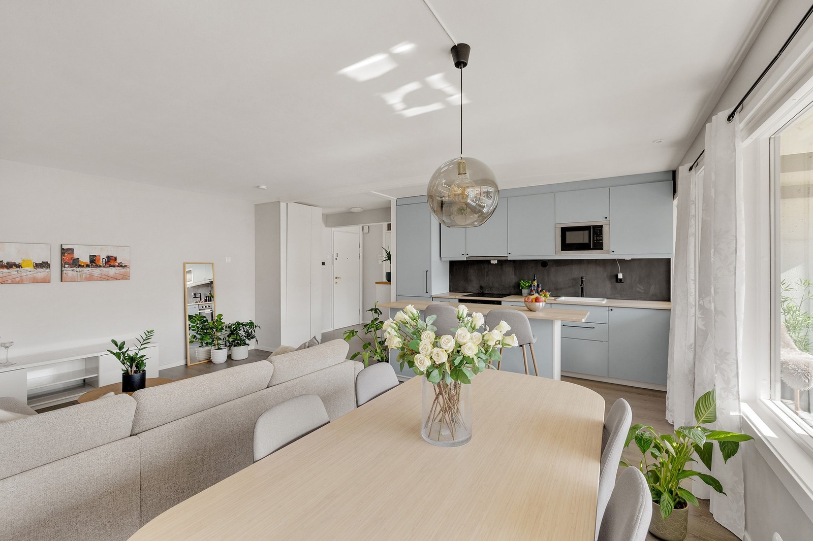 Boligen har gode soneinndelinger og møbleringsmuligheter Galleribilde