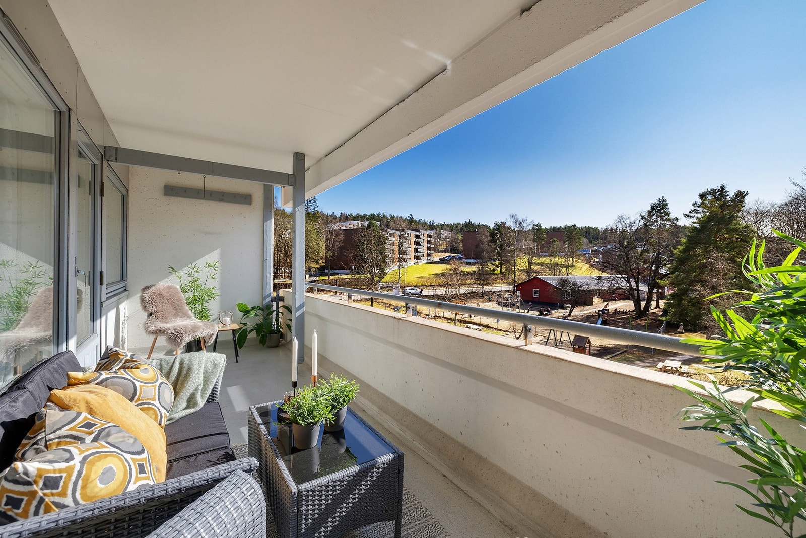 Fantastisk og overbygget balkong hvor det er tillatt å bruke gass -og elektrisk grill. Galleribilde