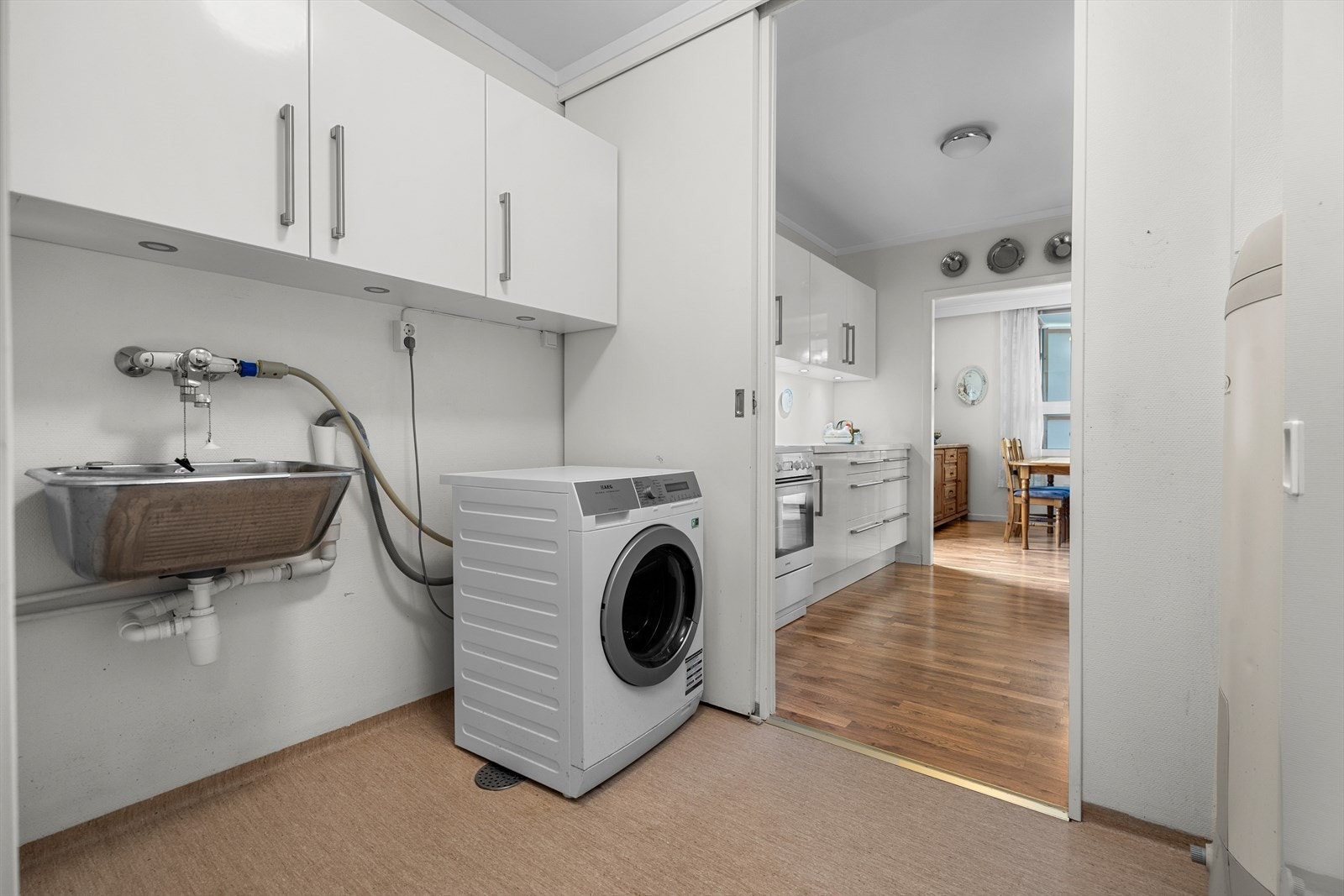 Vaskerom Galleribilde