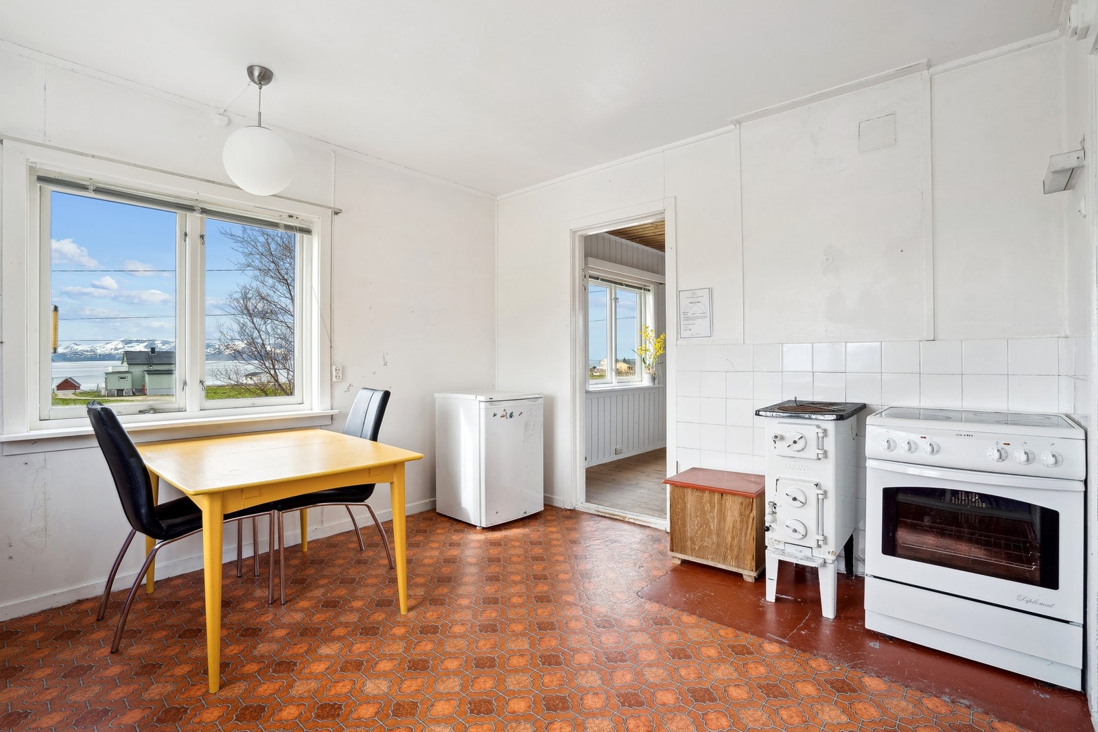 Rommet er stort og har god plass til møblering Galleribilde