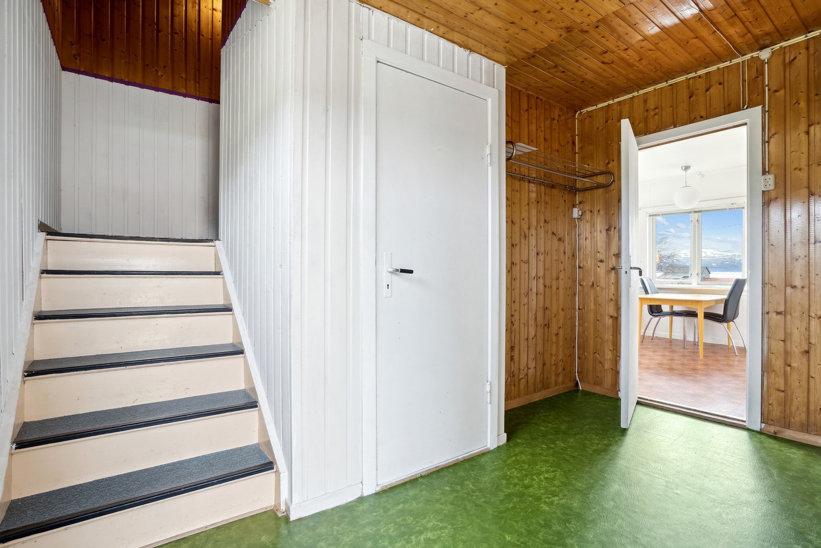 Gang med trapp til 2.etasje Galleribilde