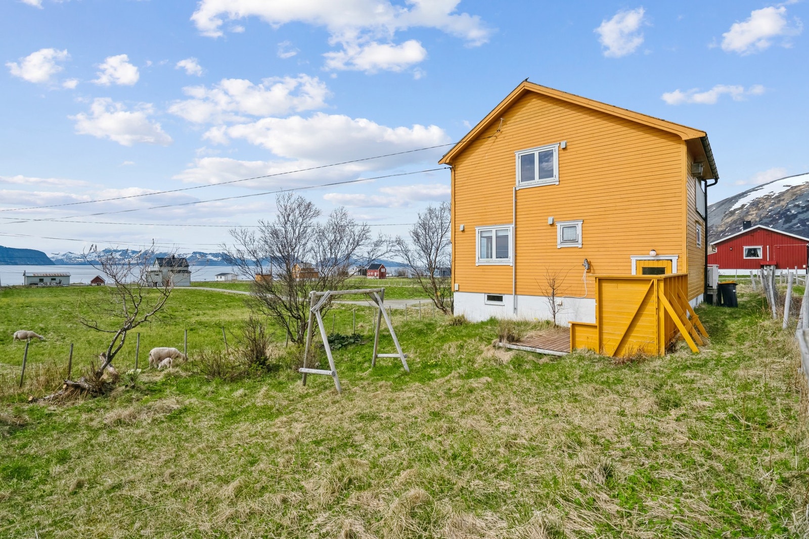 Boligen har flotte uteområder Galleribilde