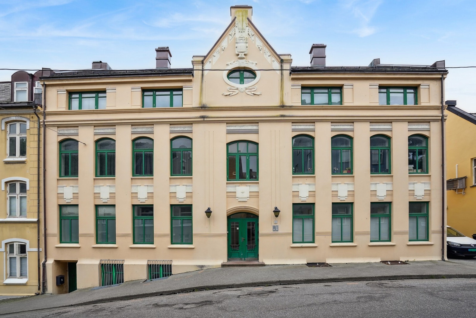 PrivatMegleren presenterer en meget flott 3-roms selveierleilighet midt i sentrum. Galleribilde
