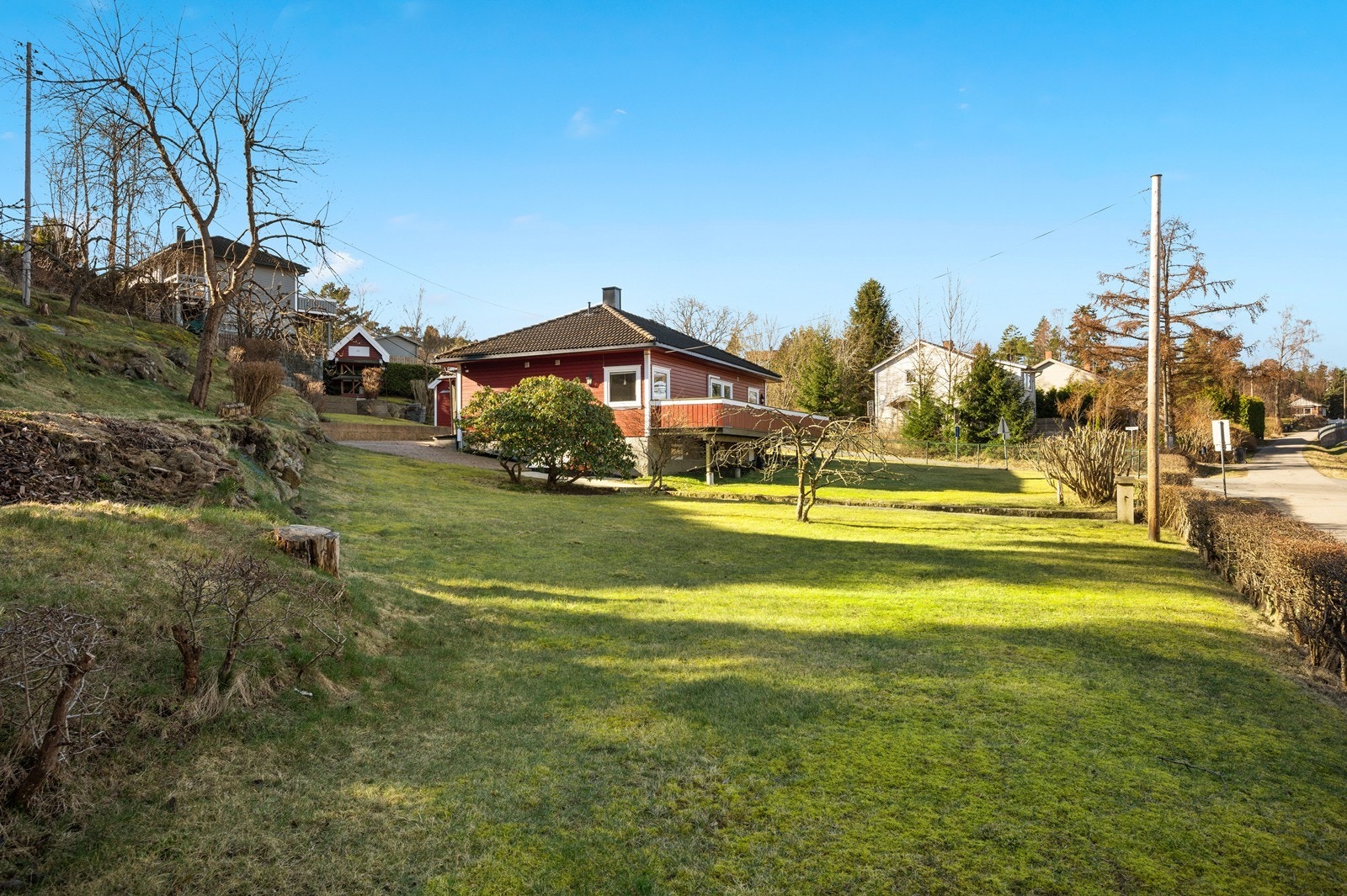 Luftig og gode solforhold på tomten Galleribilde
