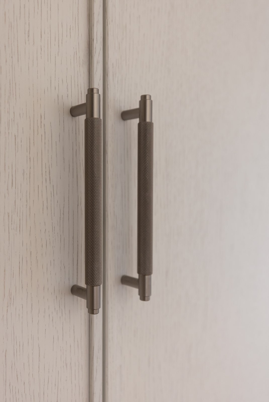 Massive kvalitetshåndtak på kjøkken- og baderomsinnredning. Galleribilde