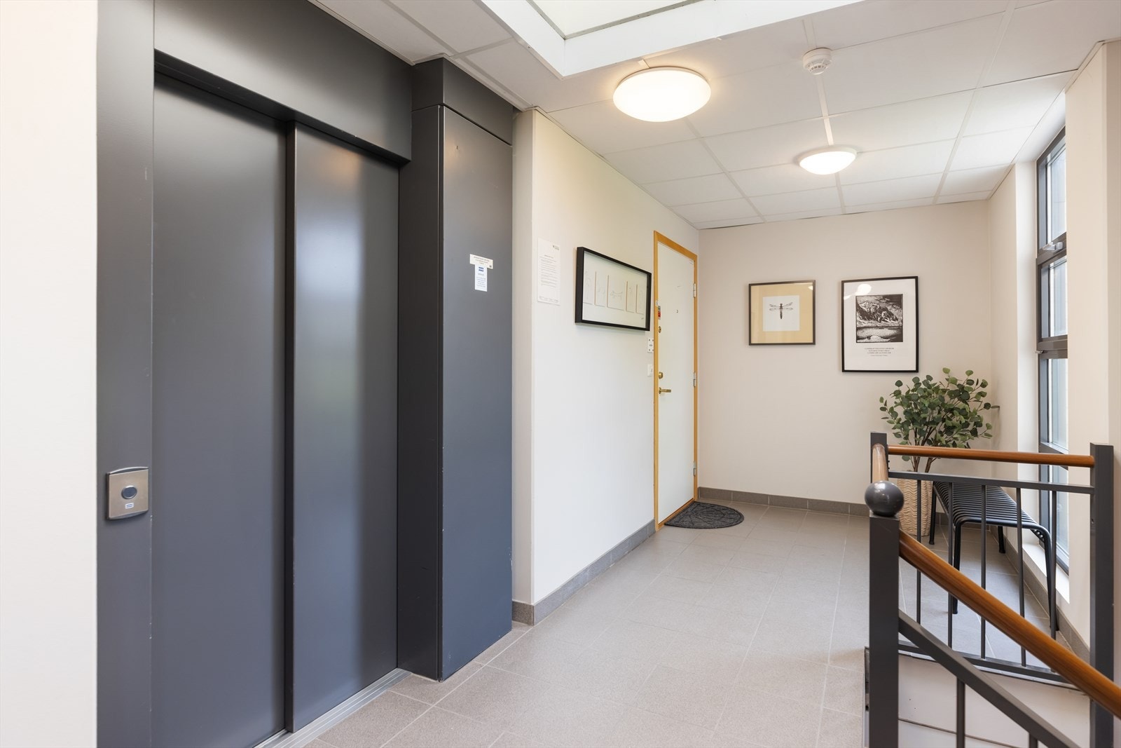 Det er heis i bygget som også går helt ned til garasjen. Galleribilde