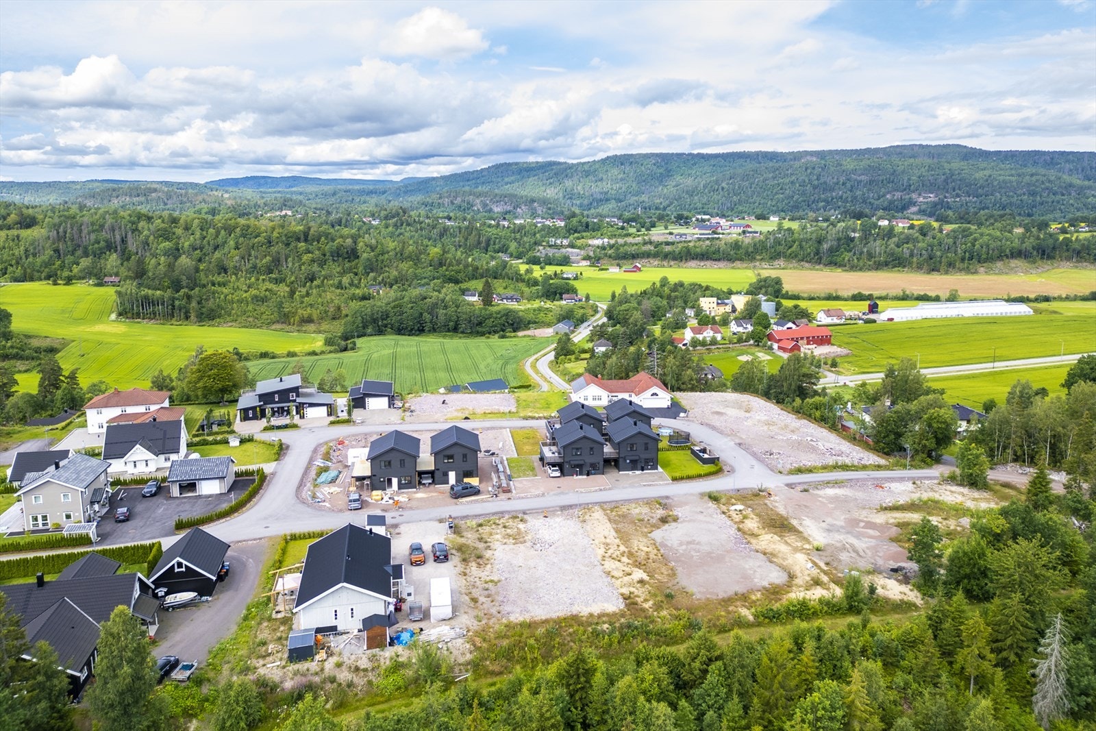 Byggeklare tomter - natur og vann i nærheten! Galleribilde