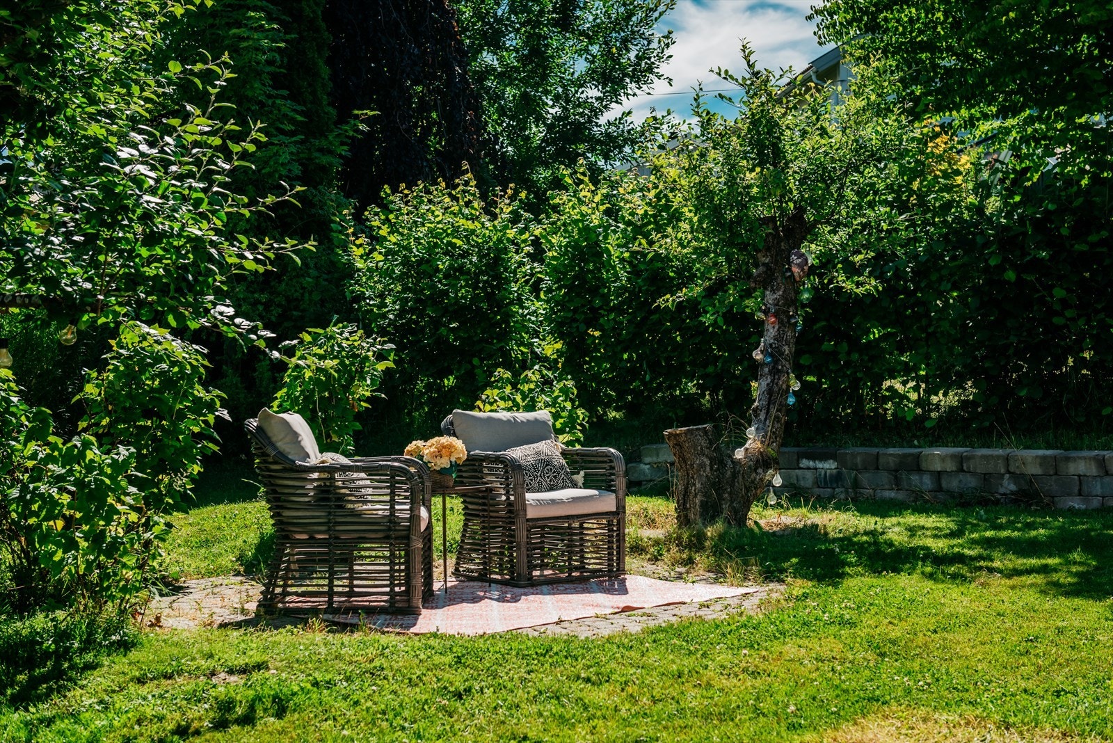 En god bok i denne grønne hagen gir jo gode vibber Galleribilde