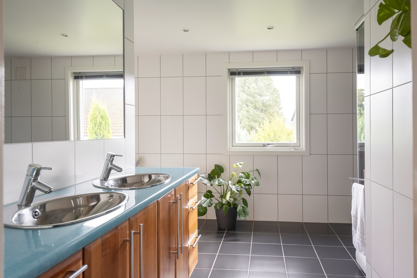 Bad i første etasje på 9,5 kvm. Galleribilde