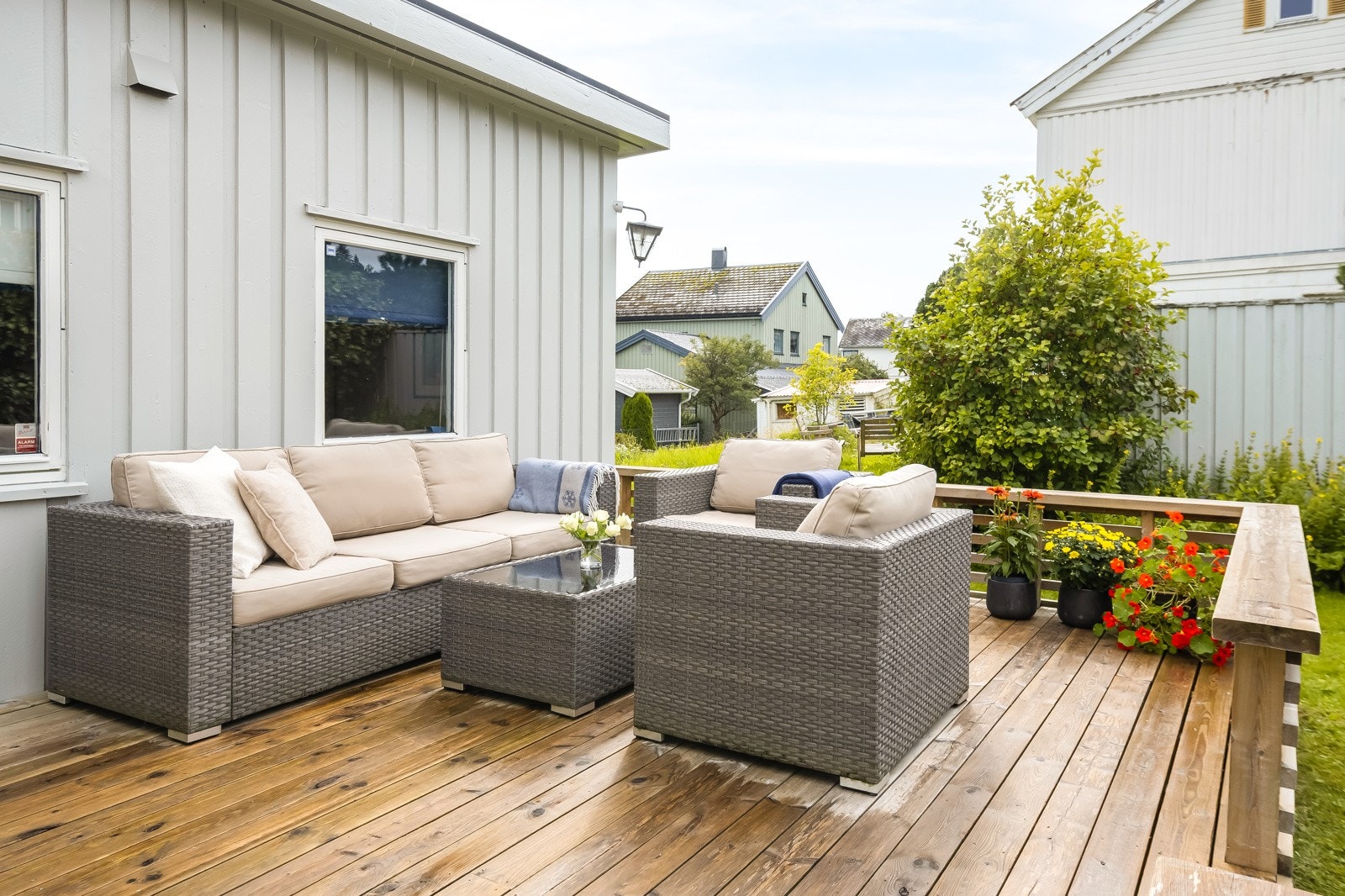 Sørvestvendt markterrasse med gode solforhold. Galleribilde